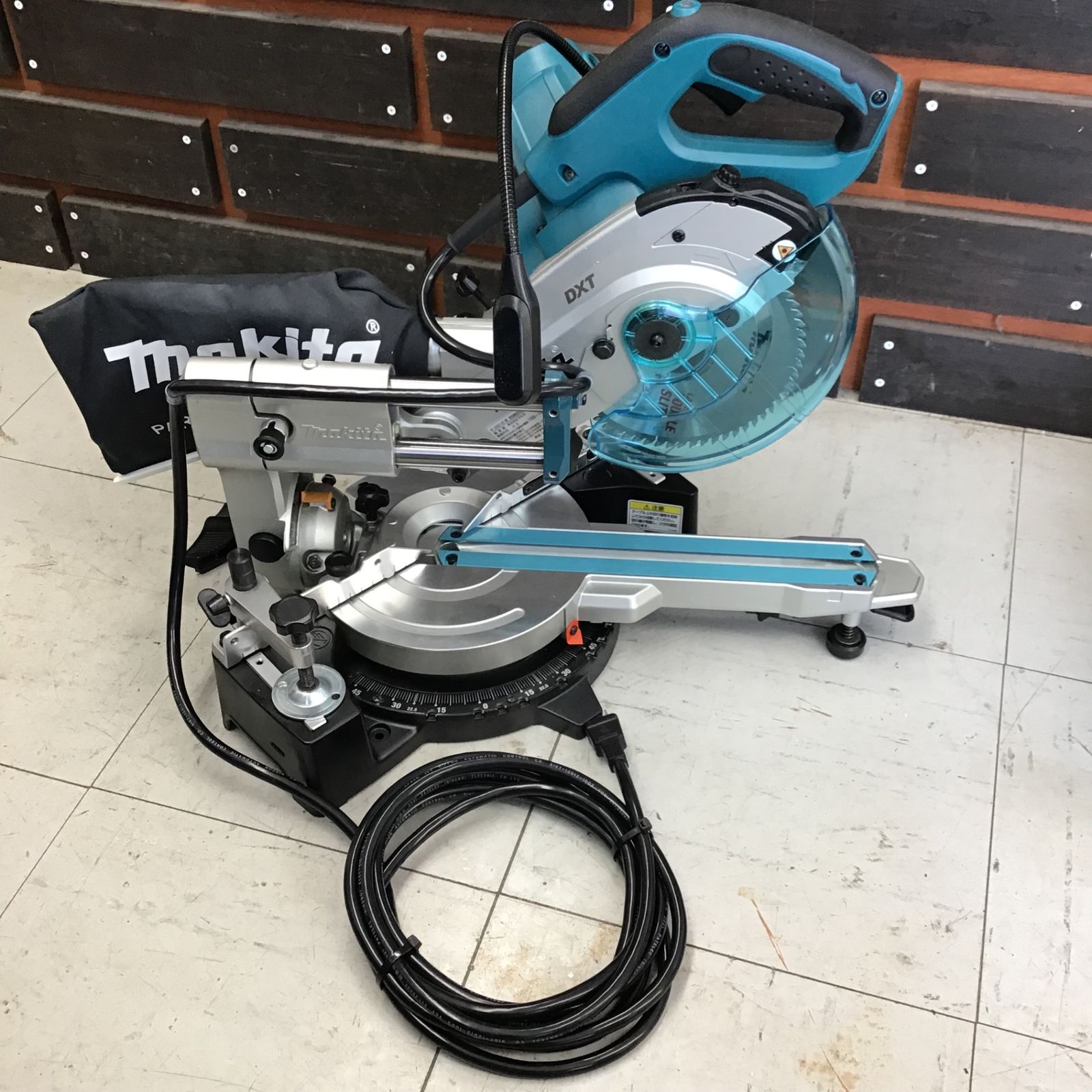 マキタ(makita) 卓上スライドマルノコ LS0612FL 【鴻巣店】