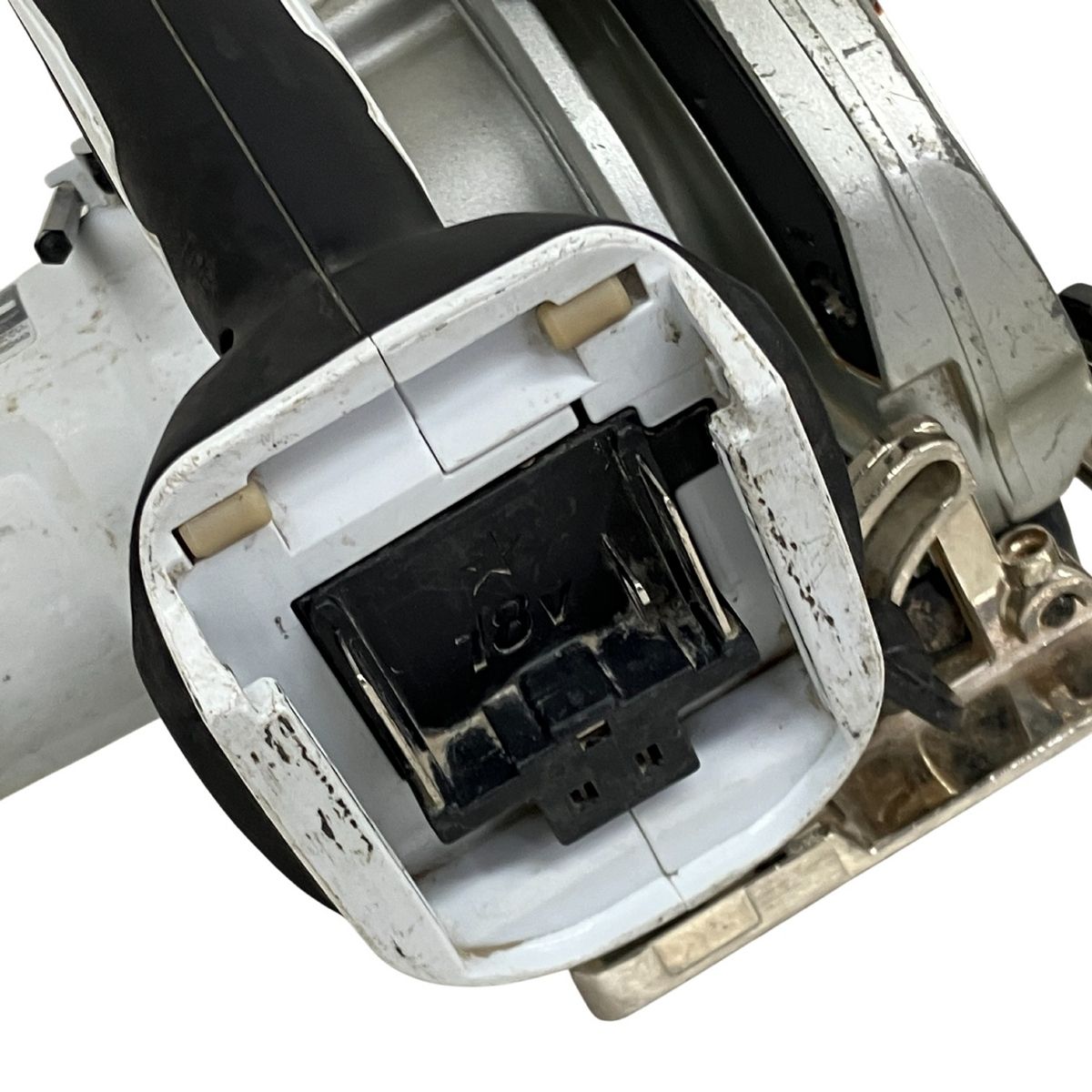 人気アイテム揃い踏み！ マキタ 丸ノコ 充電式丸ノコ HS630D 丸鋸 木材切断用 バッテリー駆動タイプ MAKITA 外径165mm バッテリーなし ジャンク T10522050 品質保証で、高速配送！