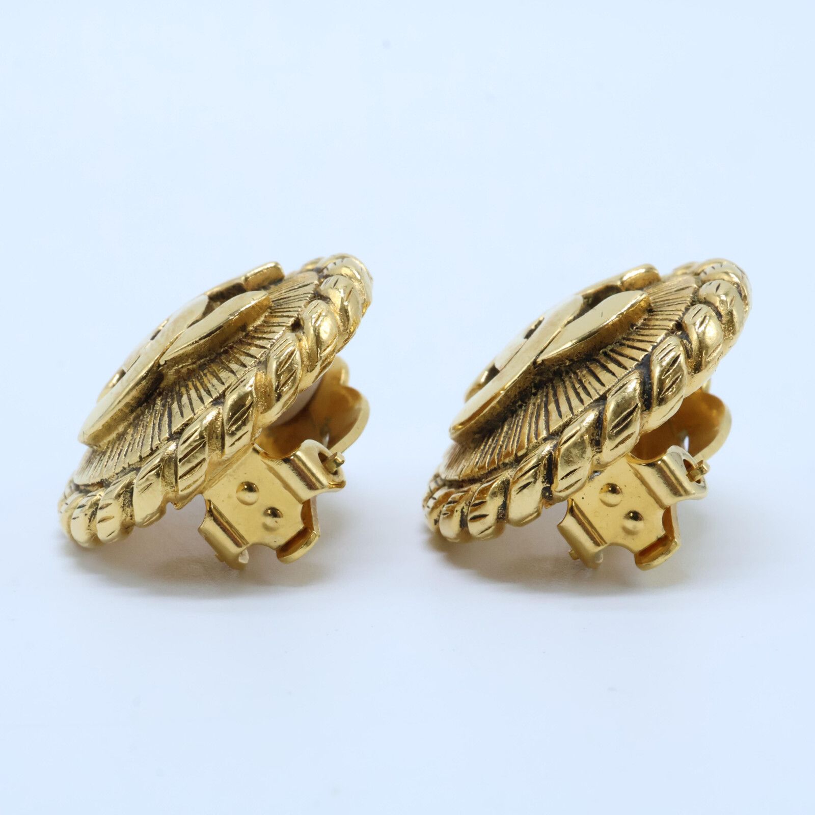 CHANEL シャネル 【美品】2400 ココマーク ラウンド - メルカリ 