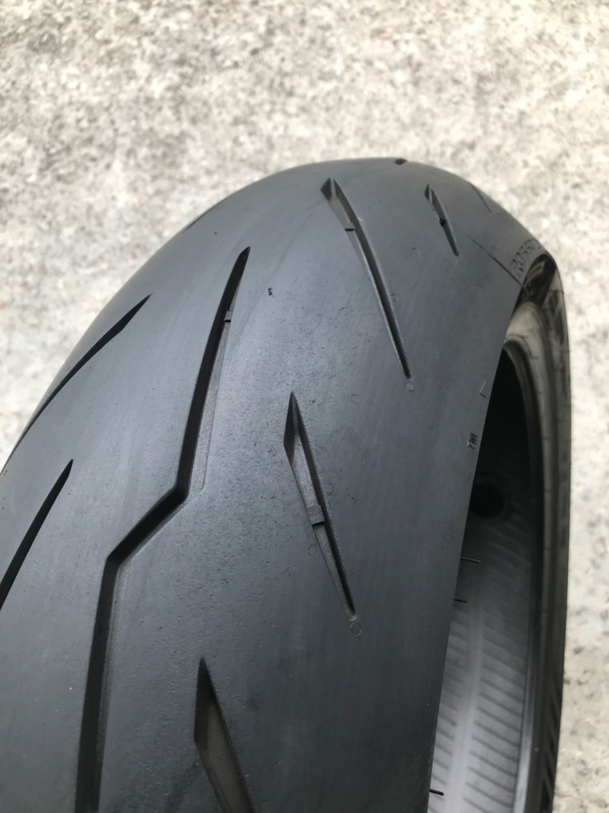 ピレリ ロッソ4 180/55ZR17 ラジアルリア5