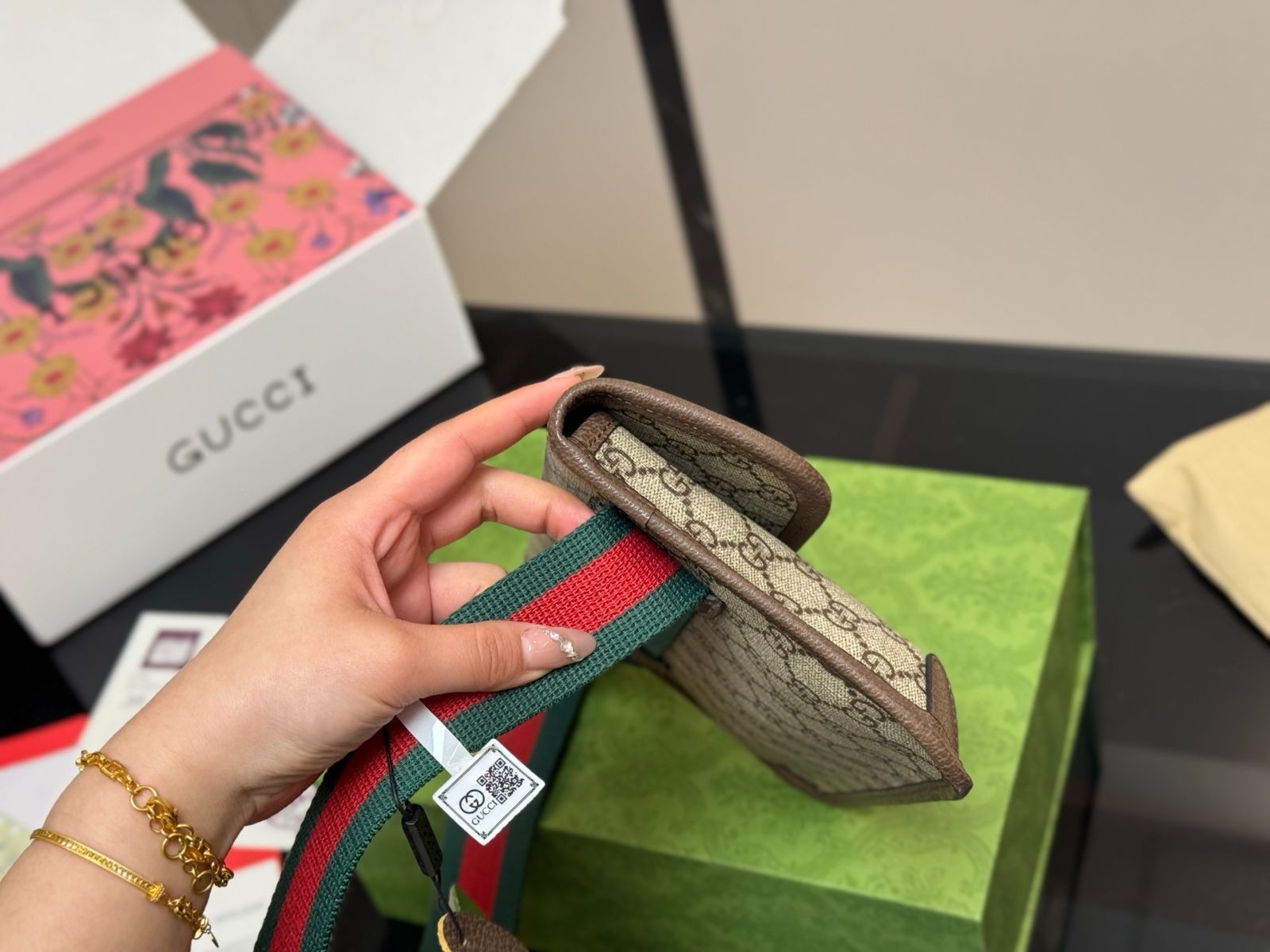 GUCCI 花柄 メタルキャット　ベルト GUCCI（腕時計）のフリマアイテム一覧