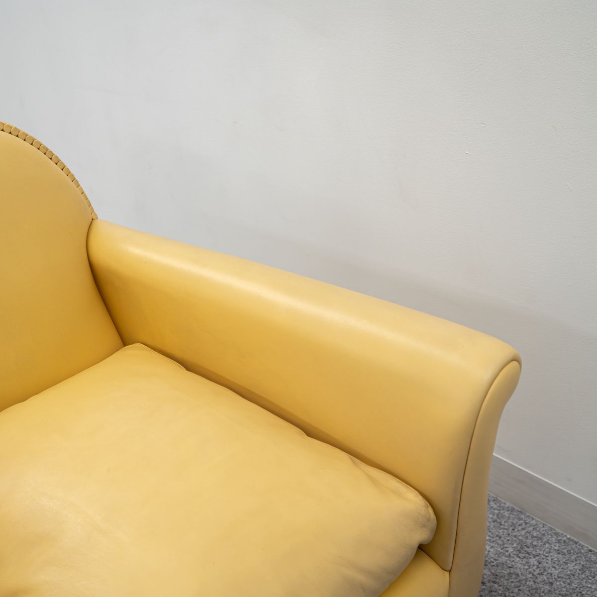 Poltrona Frau ポルトローナ フラウ Lyra リラ 1人掛け ソファ レザー イエロー 定価101万 2 NEXPOTALLINN_EU
