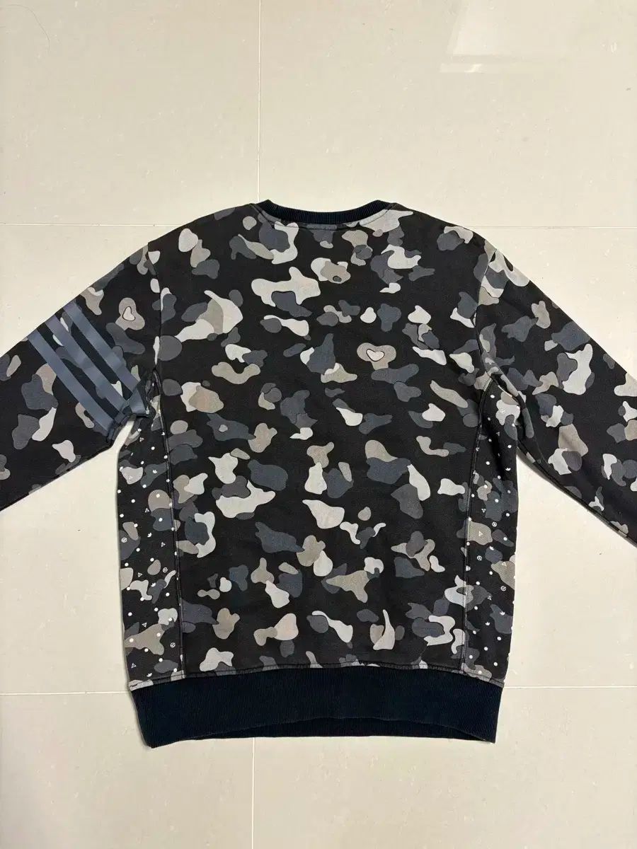 正規品 adidas(アディダス) トレフォイル ビッグロゴ プリント