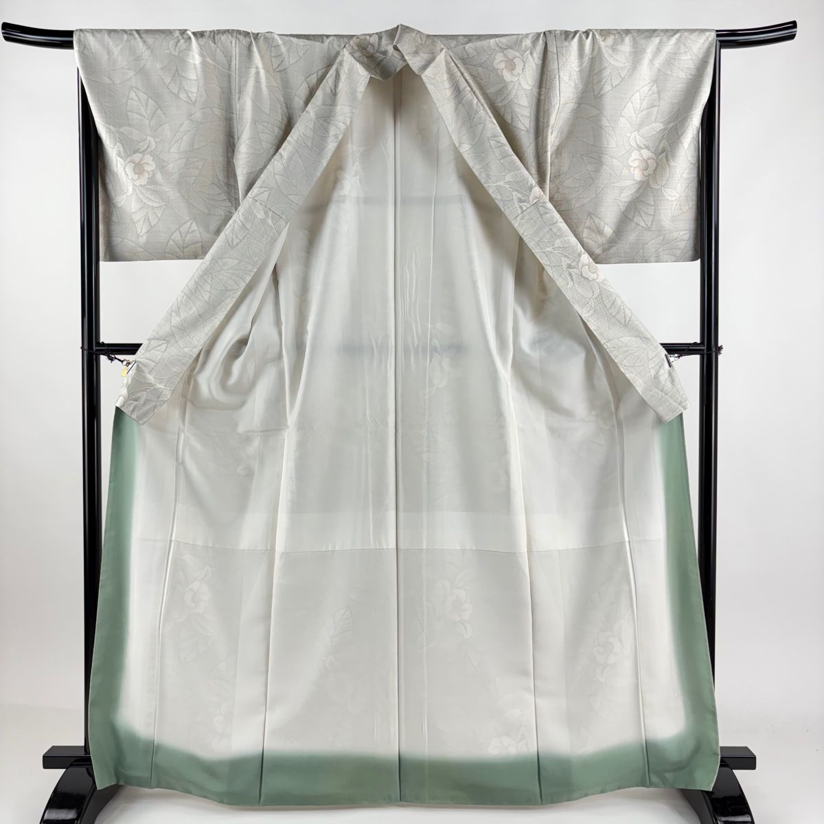 紬 身丈165.5cm 裄丈67.5cm L 袷 椿 灰茶 正絹 名品 【中古 紬 身丈165.5cm 裄丈67.5cm L 袷 椿 灰茶 正絹 名品 【中古