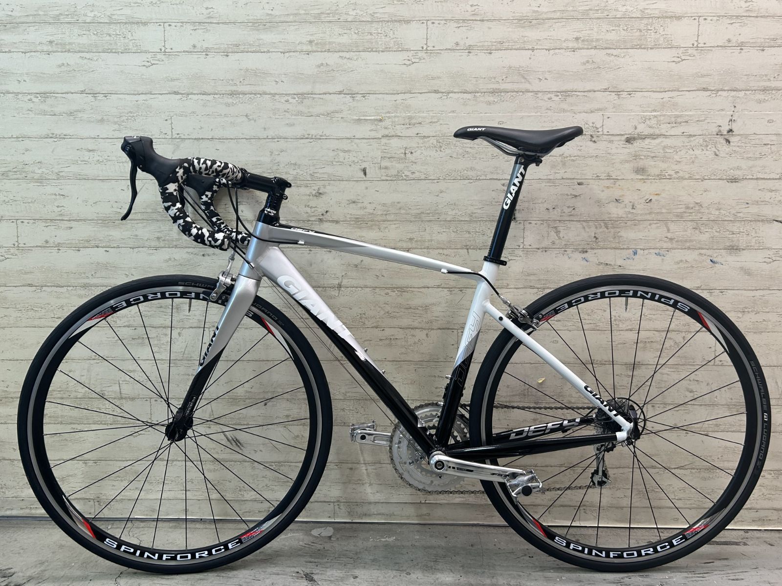 ☆ 【 西濃運輸 営業所止め発送のみ 】 GIANT DEFY3 2009 size:S SHIMANO SORA 3×8s ジャイアント デファイ アルミ  ロード 700c 24段変速 - メルカリ