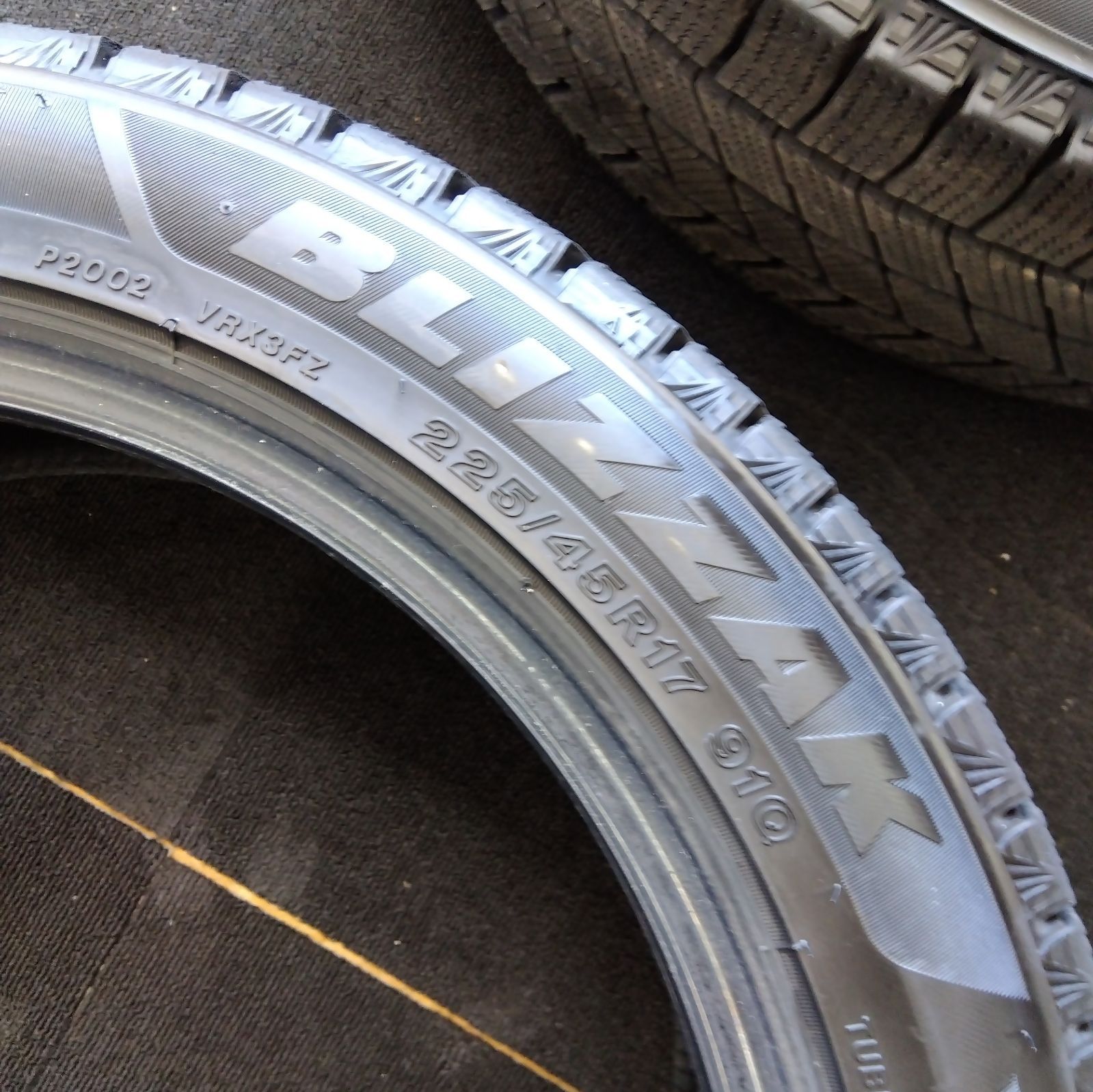 225 45R17 バリ溝 製 タイヤ ４本セット 17インチ ブリヂストン VRX3 スタッドレス タイヤ FFCRYSTALESIA_COM