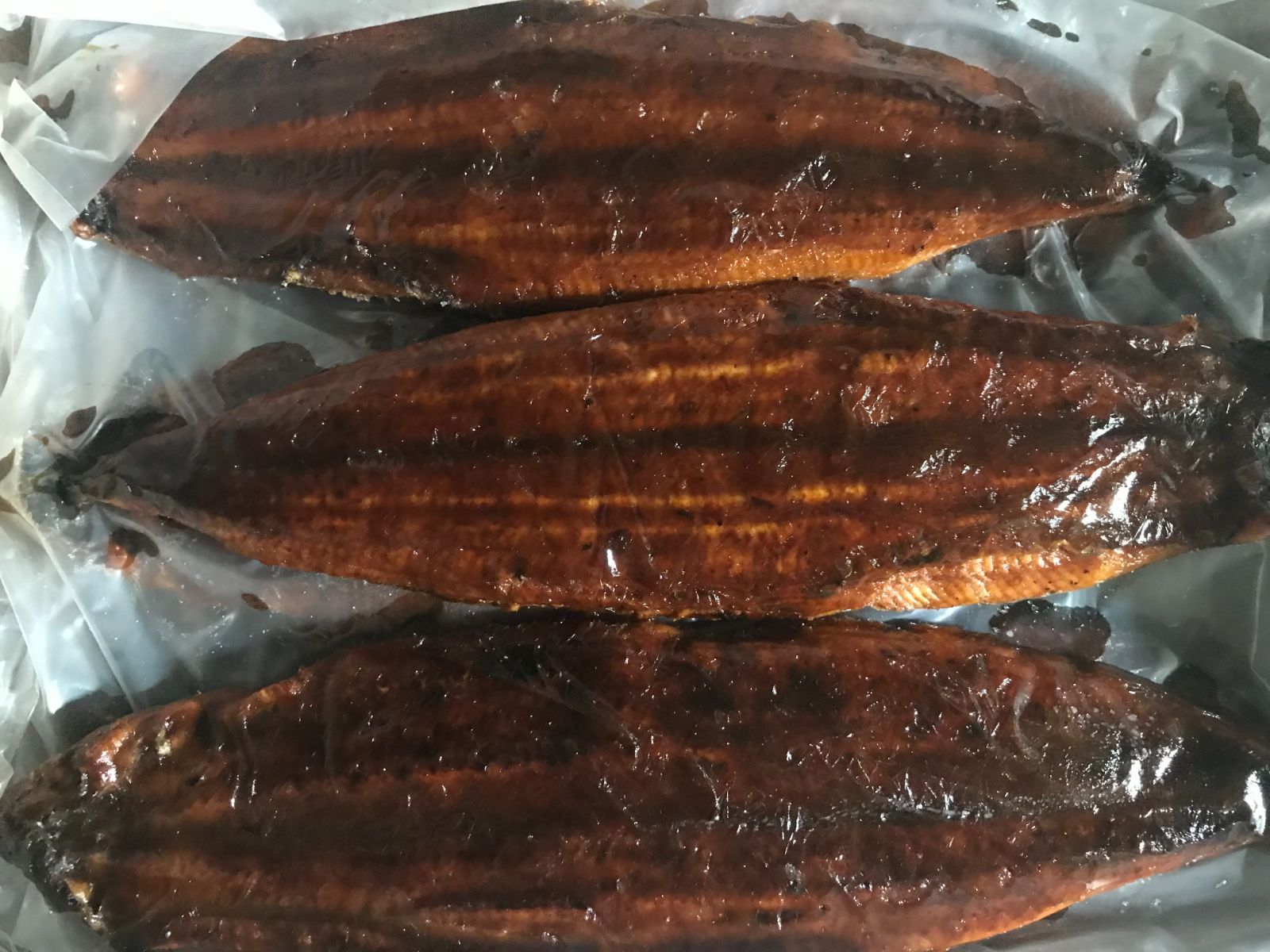 ほぼ送料無料メガ蒲焼うなぎ（中国産冷凍）5尾入 - メルカリ