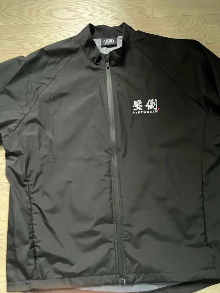 圧倒 WIND AND WISH ウィンドブレーカー 001 刺繍バージョン