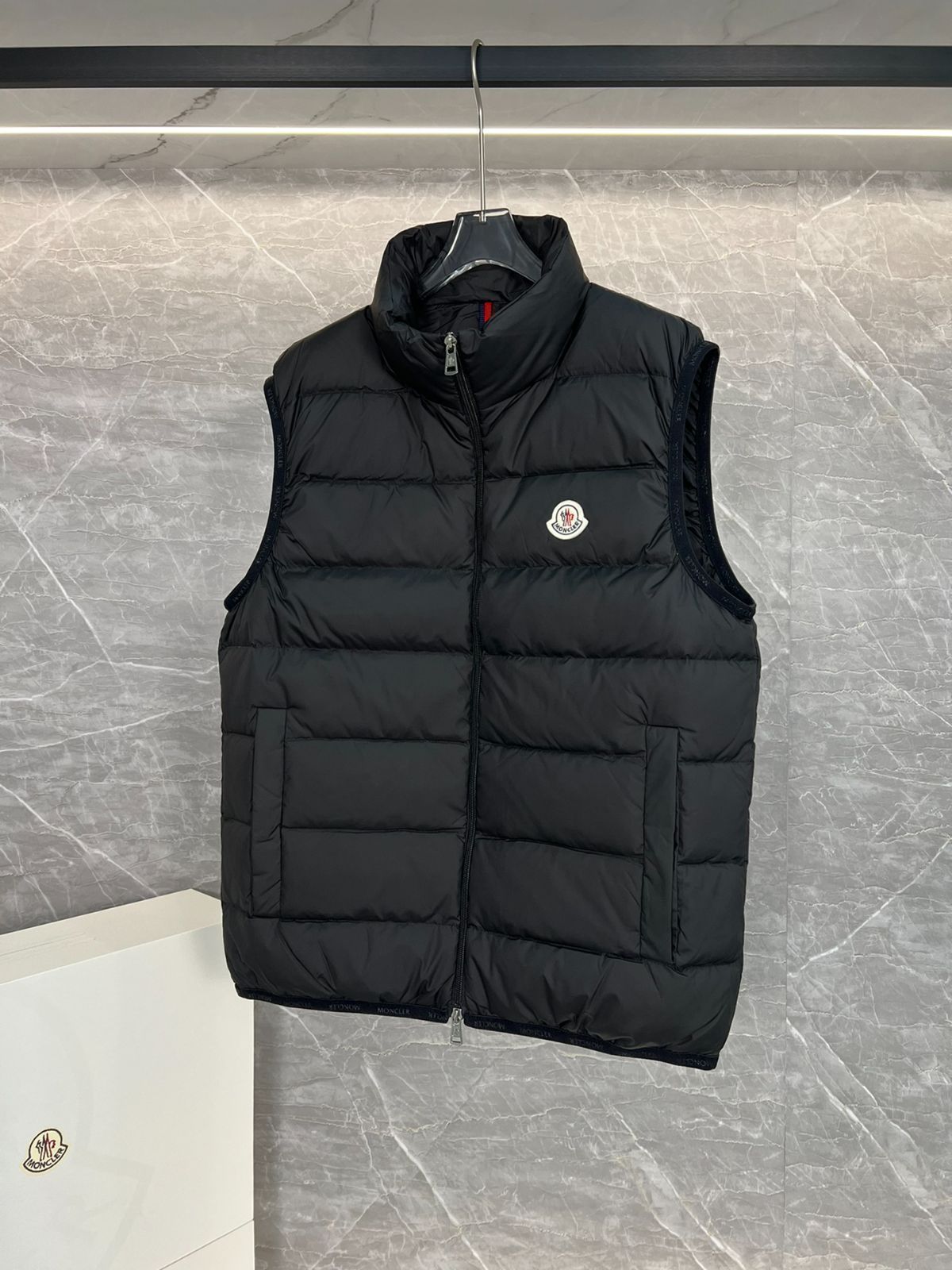 MONCLERモンクレール