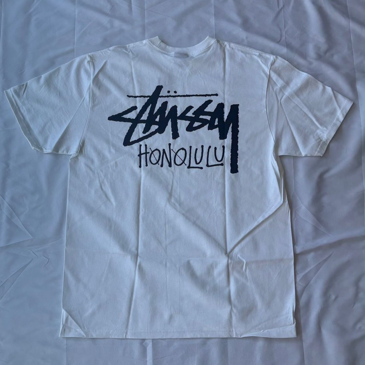 Stussy ホノルルロゴ Tシャツ Lサイズ ホワイト　③ STUSSY ホノルルロゴ Tシャツ L ホワイト - メルカリ
