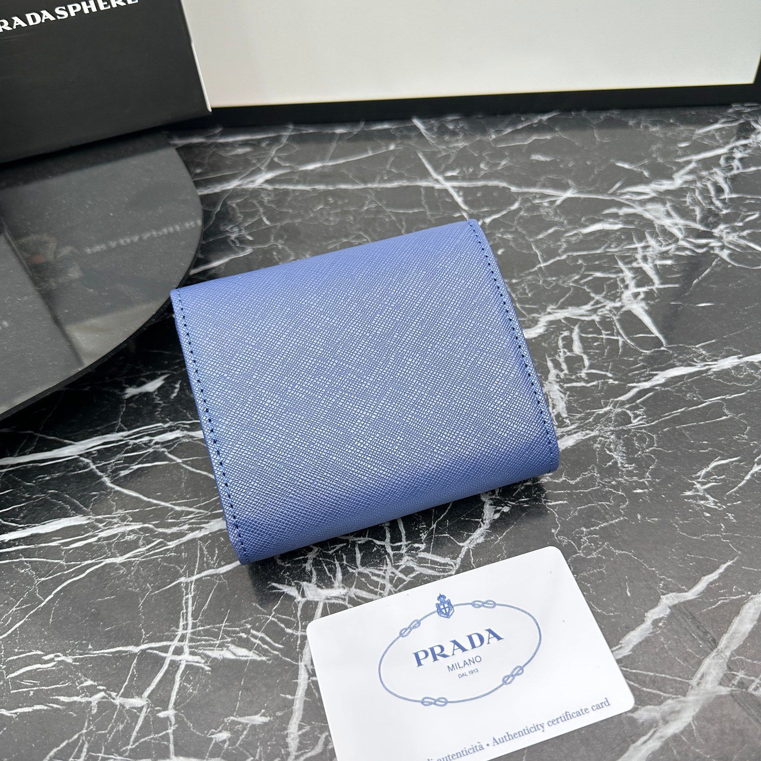 新品未使用】プラダ（Prada）三つ折り財布 ネイビーブルー - メルカリ