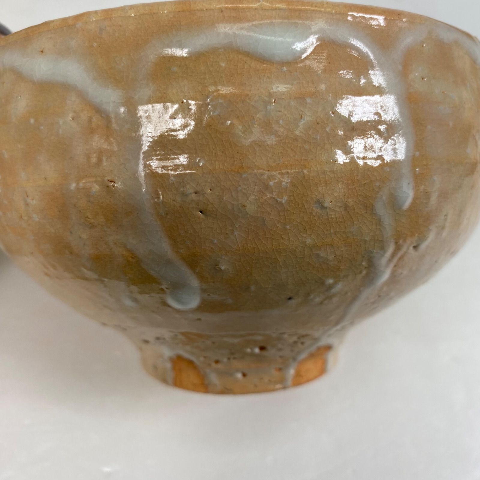 萩焼の抹茶茶碗です、金継きが施さています 作者は萩焼作家の【峰雪】 １４×１０ 萩焼 茶碗 萩茶碗 峰雪作 峰雪造共箱付き 萩焼