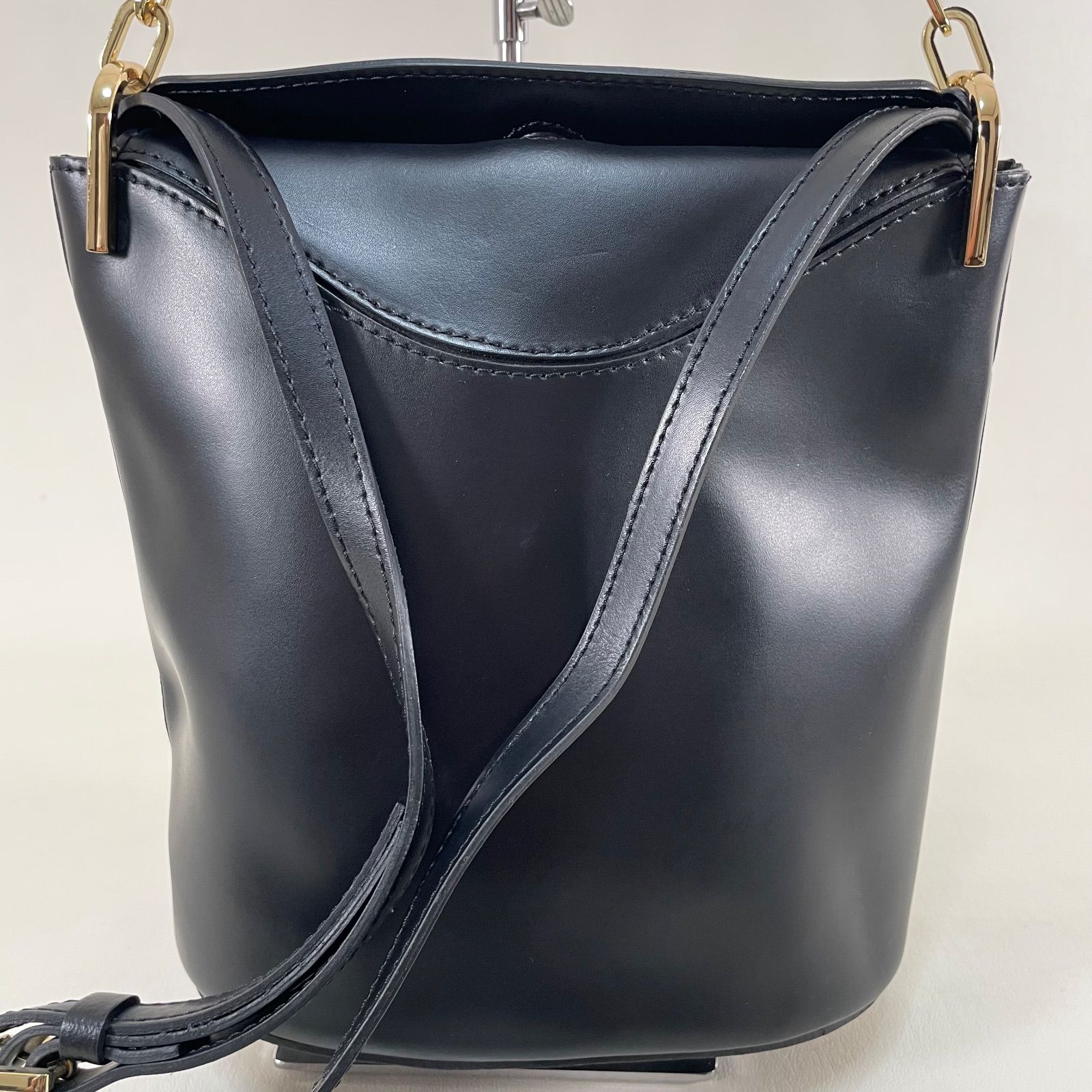 A11 GIANNI CHIARINI レザーショルダーバッグ バケツバッグ ブラック 2way ゴールド DECORATOM_COM_BR