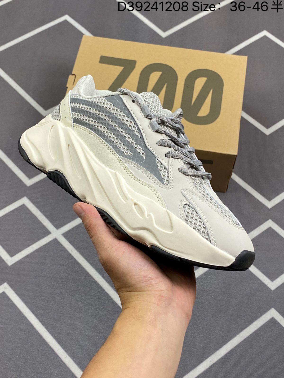 新品 Adidas YEEZY BOOST 700 V2 STATIC