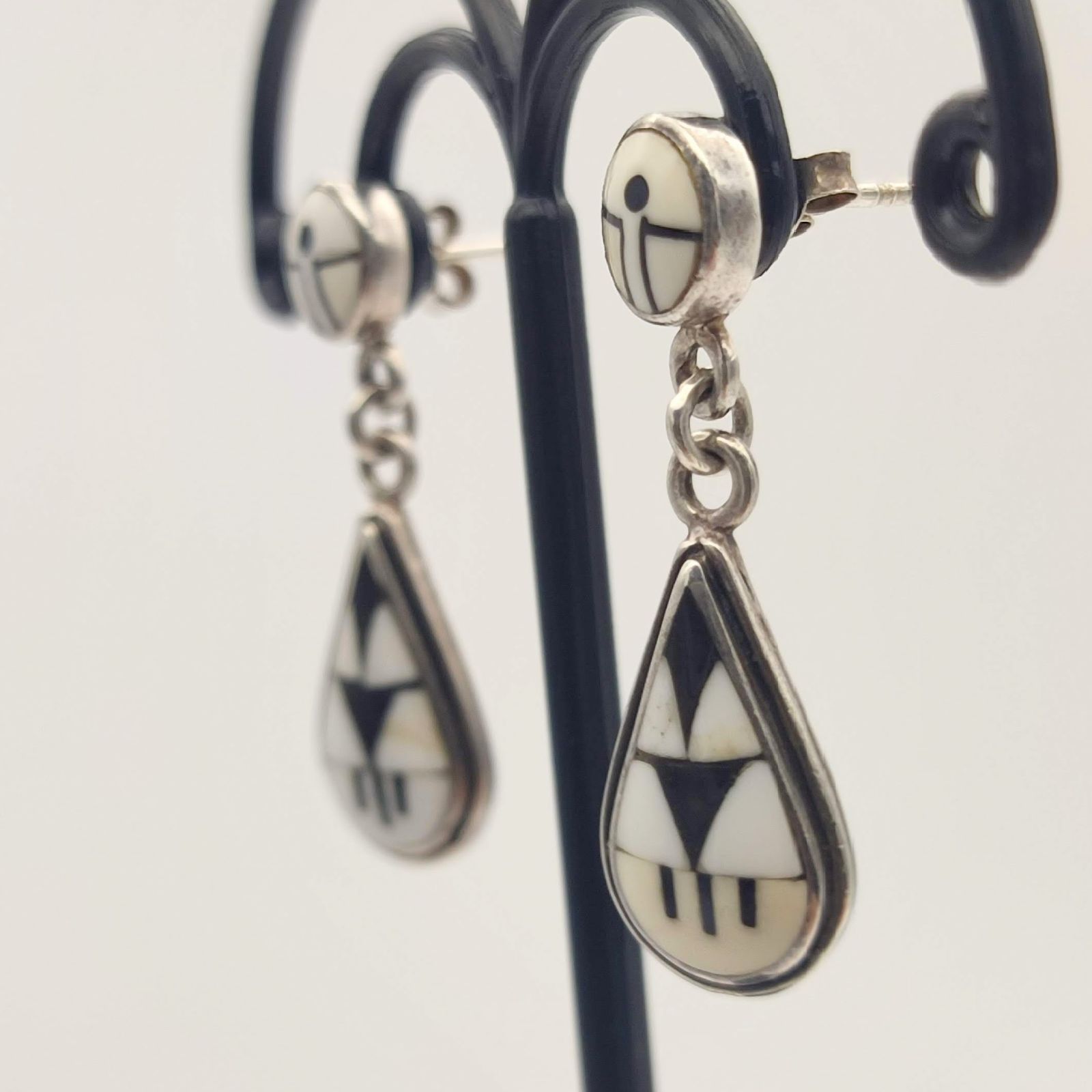 美品】SAAD サード ストーンスウィングピアス ホワイトx