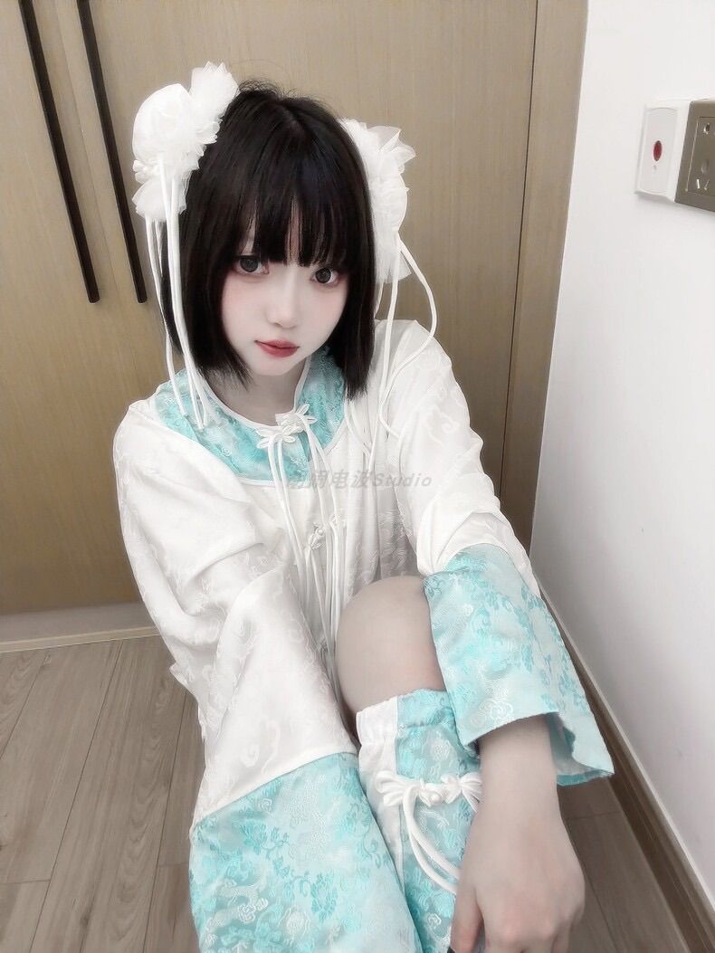 ホワイト