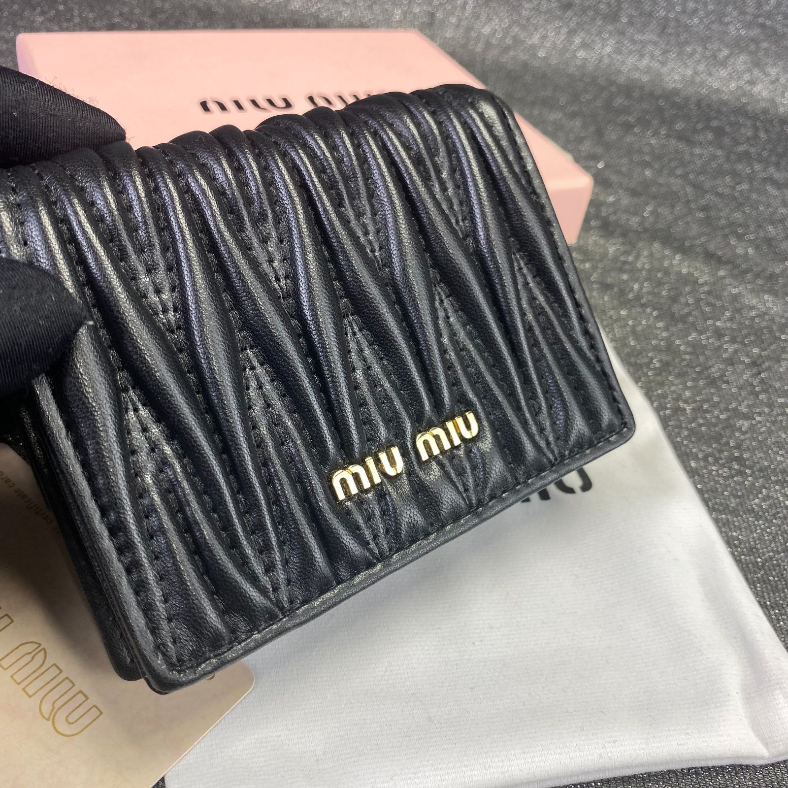 早い者勝ち！MIU MIU 2つ折り財布 マテラッセ 新品未使用 - メルカリ