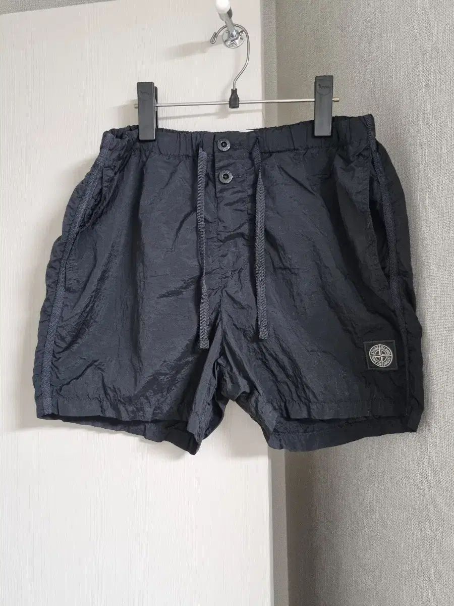 STONE ISLAND(ストーンアイランド) ナイロンメタル ショートパンツ 