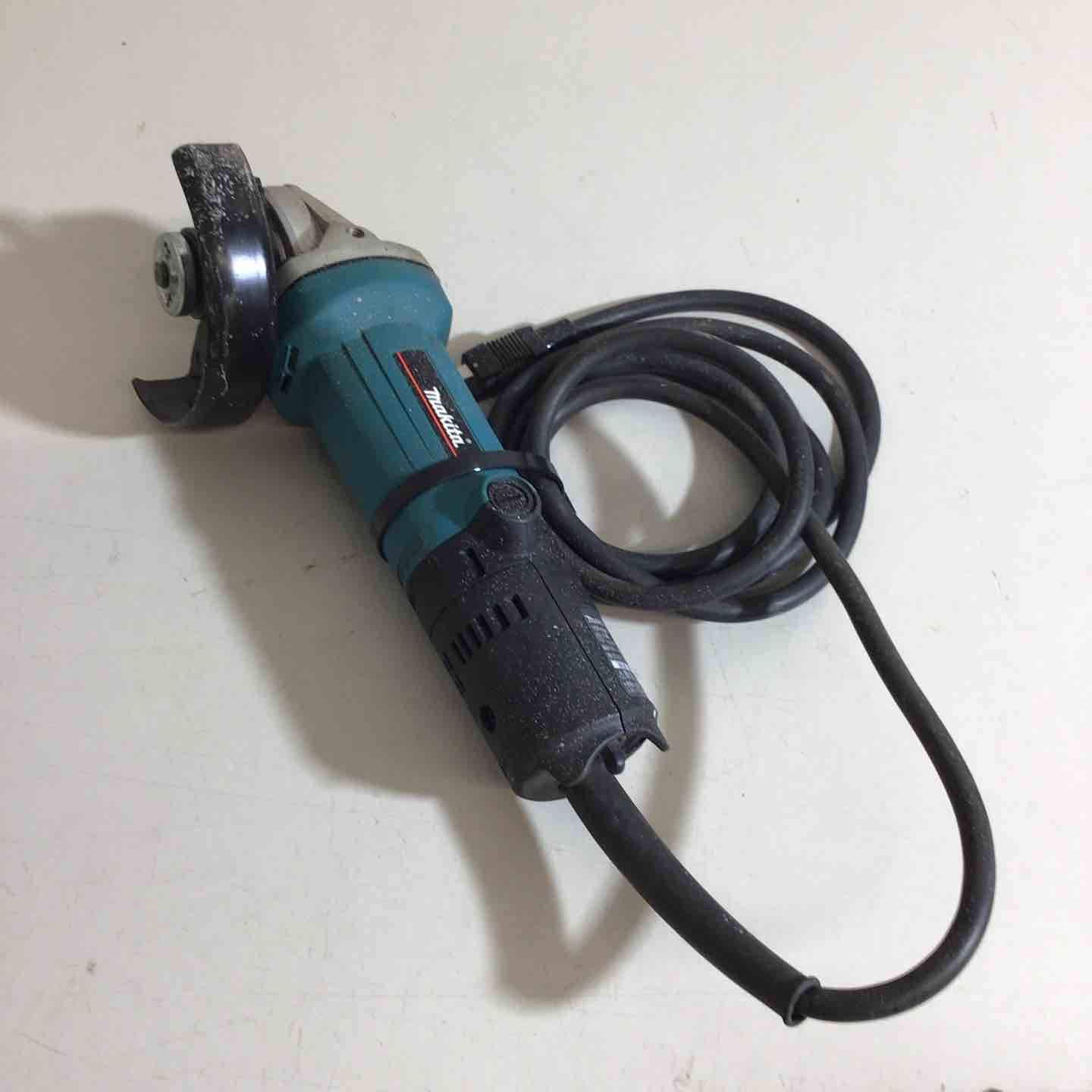 ☆マキタ(makita) 100mmディスクグラインダ 9533B【戸田店】 【公式通販】