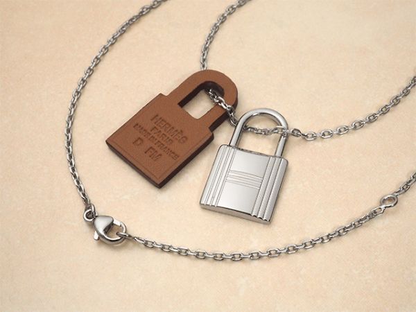 エルメス HERMES オーケリーPM ネックレス D刻印 未使用 人気 - メルカリ