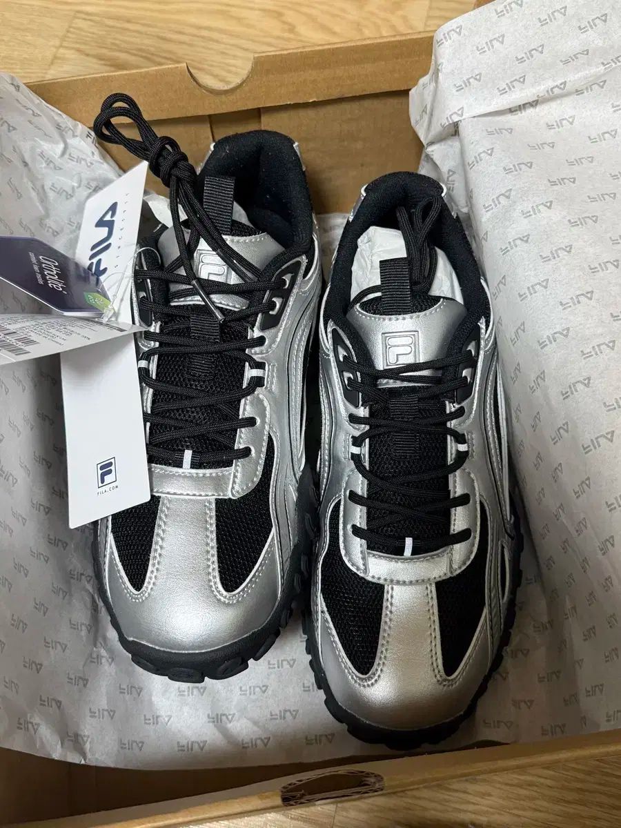 FILA エシャペ ブラックシルバー 245