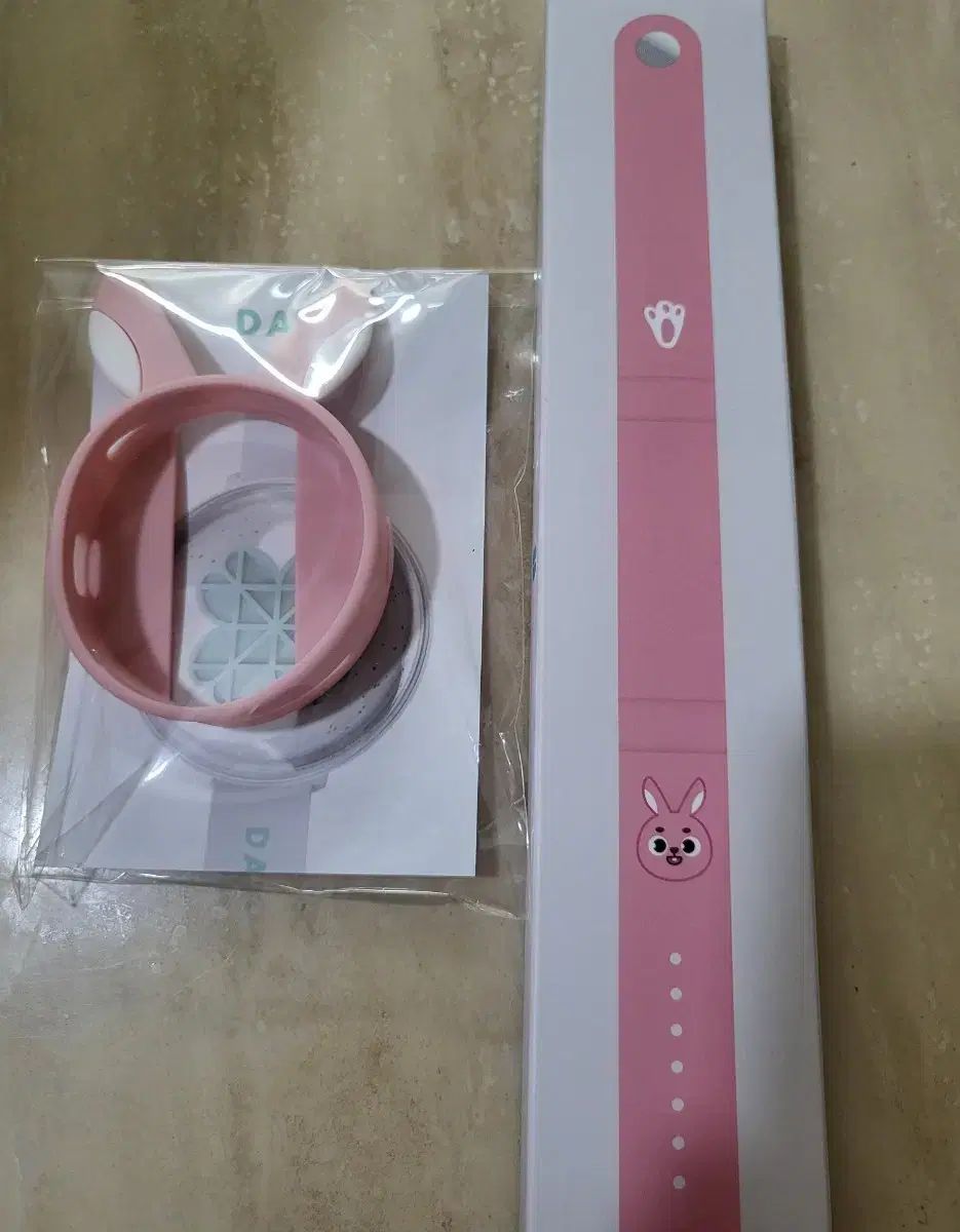 DAY6 デイシックス 公式ペンライト カバーリング ストラップ まとめ