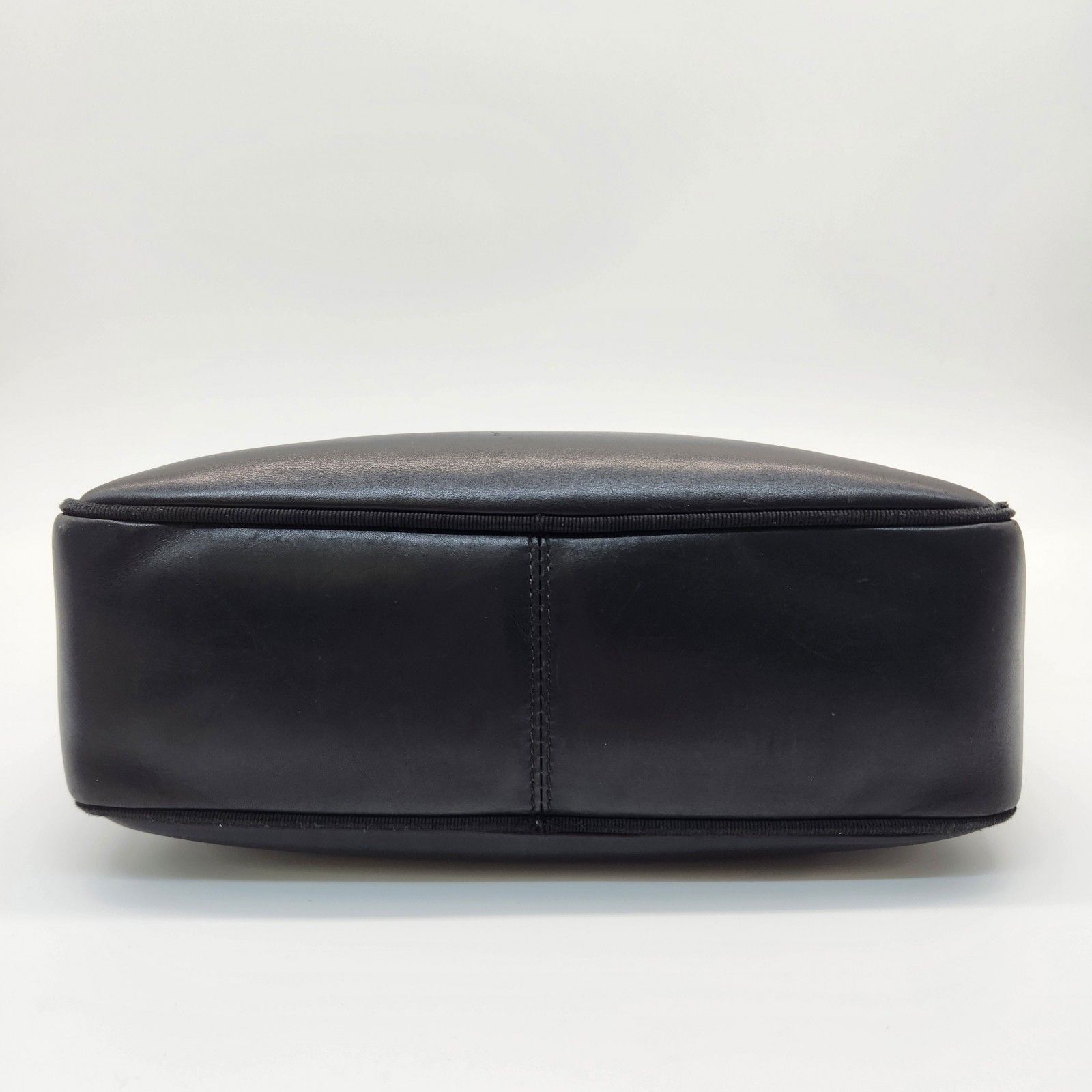 美品】サルヴァトーレフェラガモ ショルダーバッグ ヴァラ金具