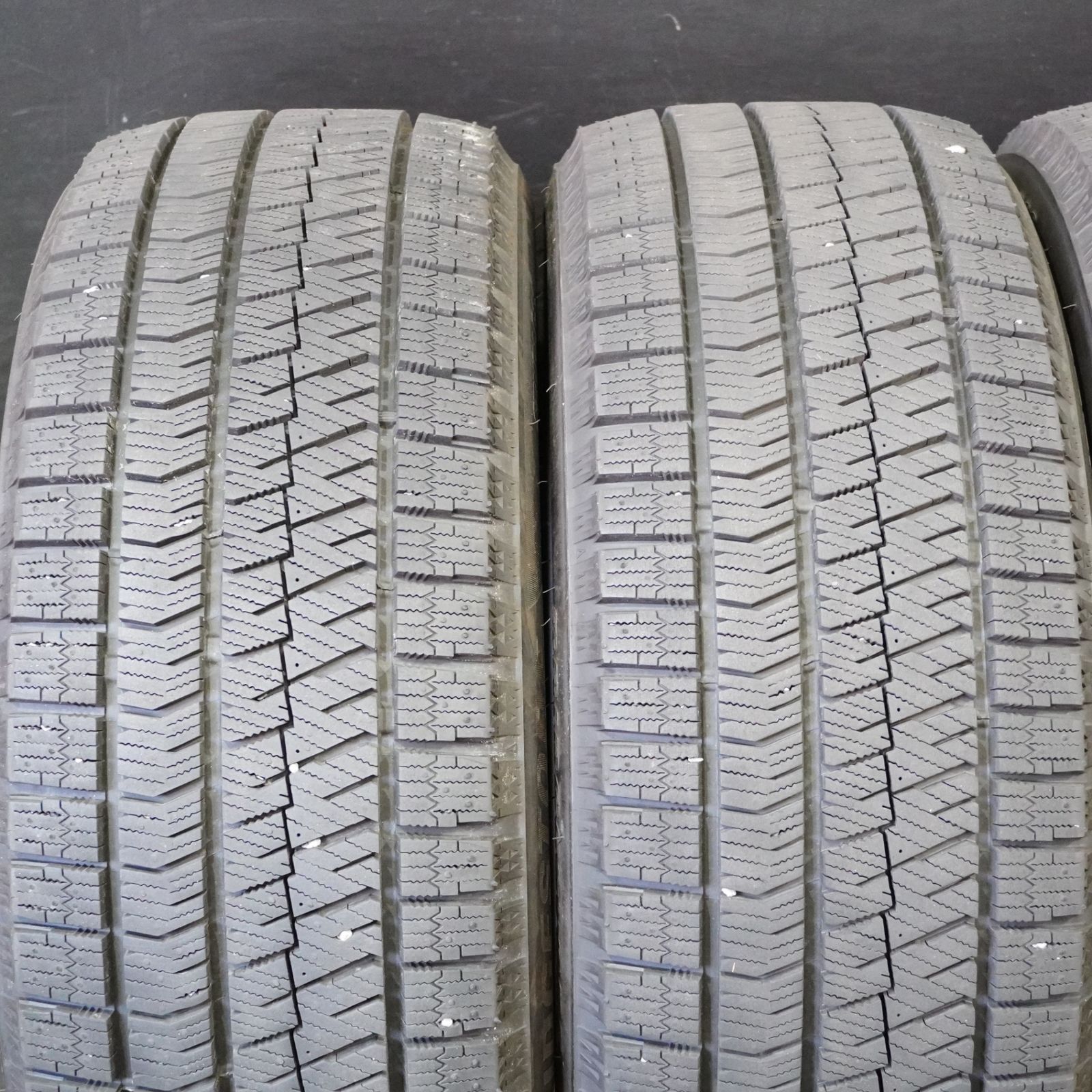 24年製 上品 ブリヂストン BLIZZAK VRX2 215|50R17 4本 スタッドレス シビック インサイト マツダ3 リーフ 80系ノア ヴォクシー等 TRITUETUBI_COM