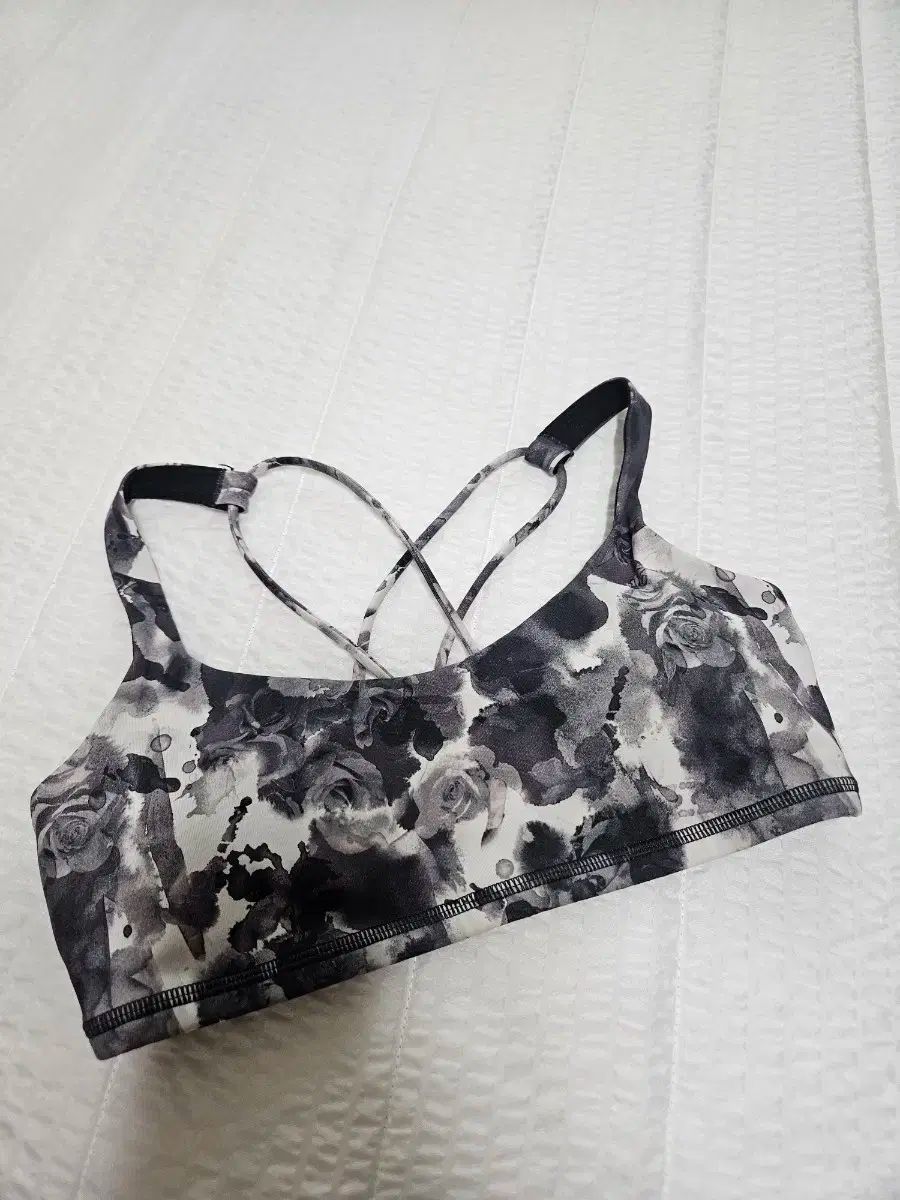 lululemon ルルレモン ブラック フラワー パータン スポーツ スポーツブラ