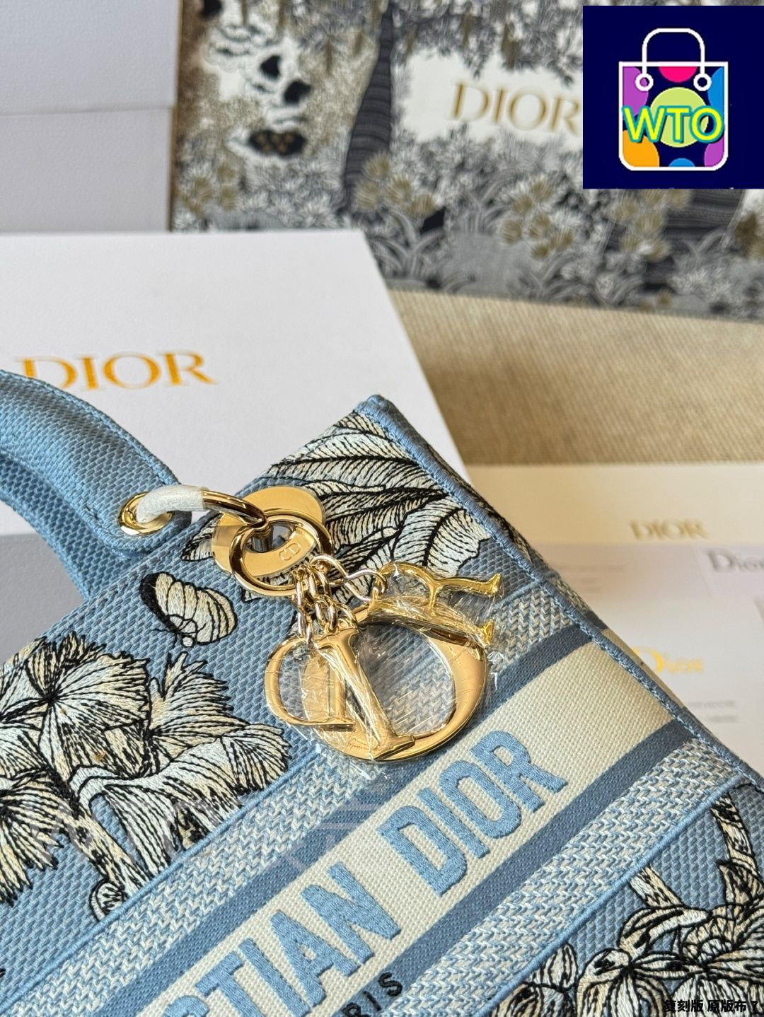 今日特価】Dior Lady D-Lite 刺繍バッグ スターズ同款 24cm 斜め