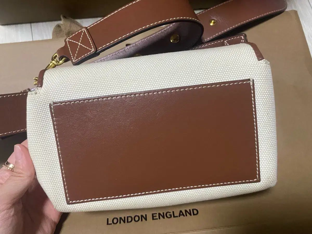 クロスボディバッグ