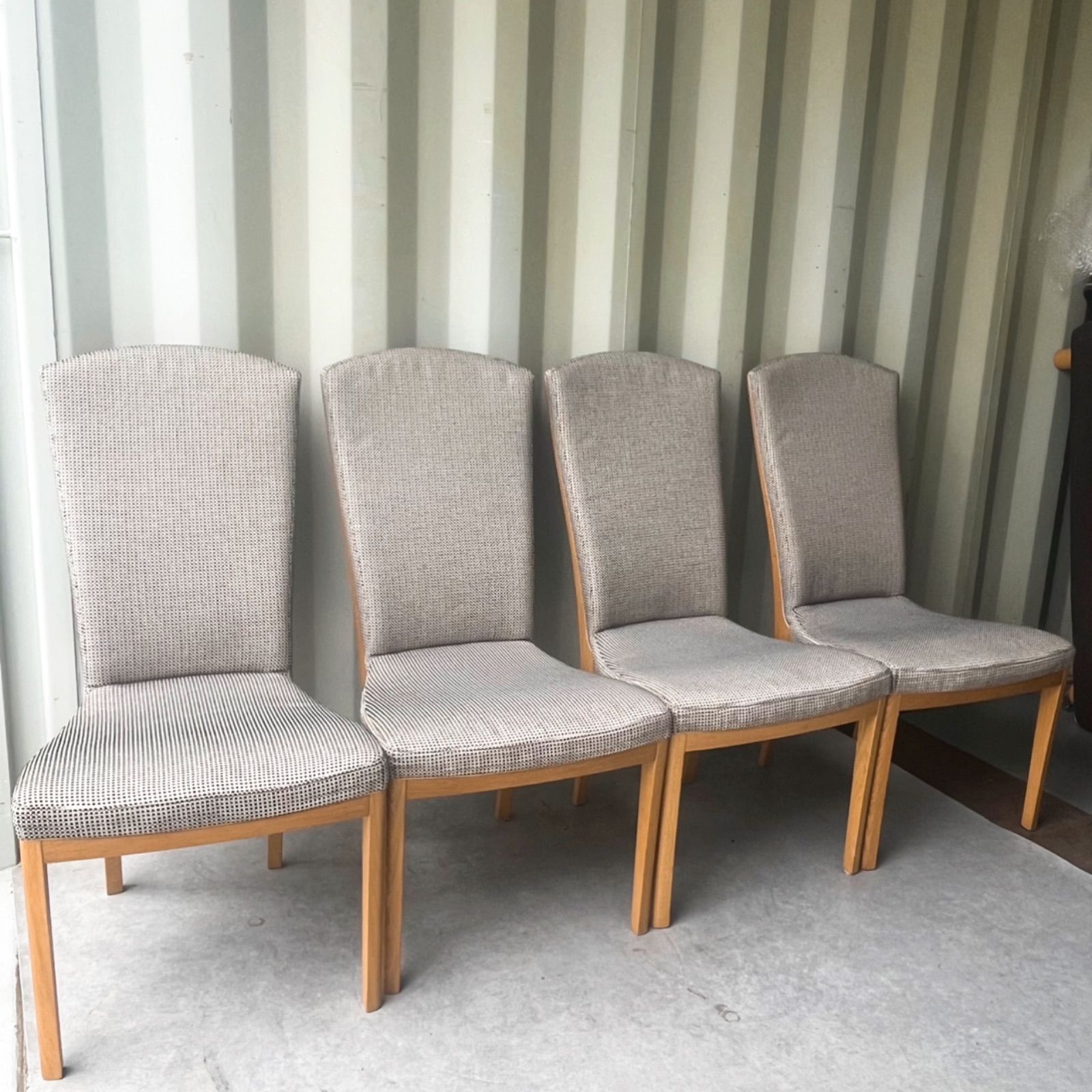 取付無料！カリモク 北欧風天然木ナチュラルハイバックダイニングチェア4脚セット✨ 取付無料！カリモク 北欧風天然木ナチュラルハイバックダイニング