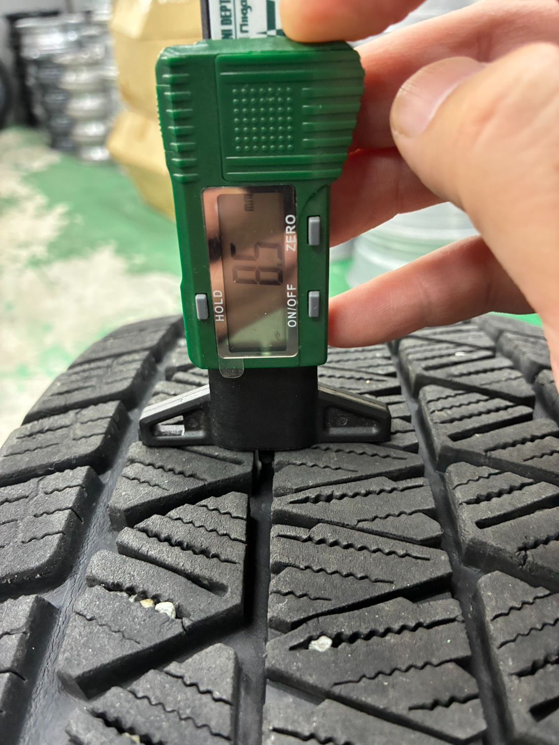 102Q スタッドレスタイヤ