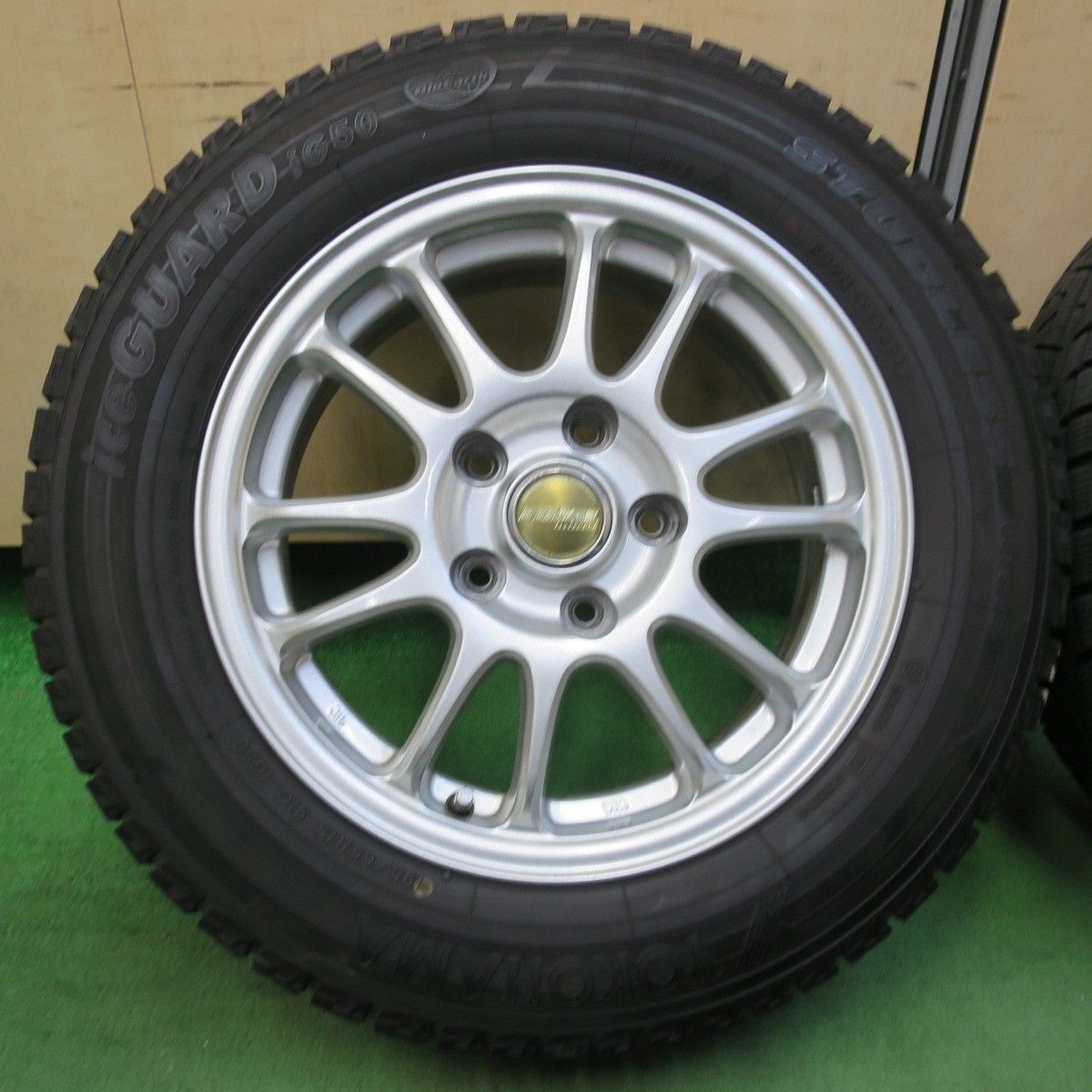 バリ溝 キレイ 9.5分 スタッドレス 195 65R15 ヨコハマ アイスガード iG50 FINAL MIND ファイナル マインド 15インチ PCD114.3 5H 5032403イス