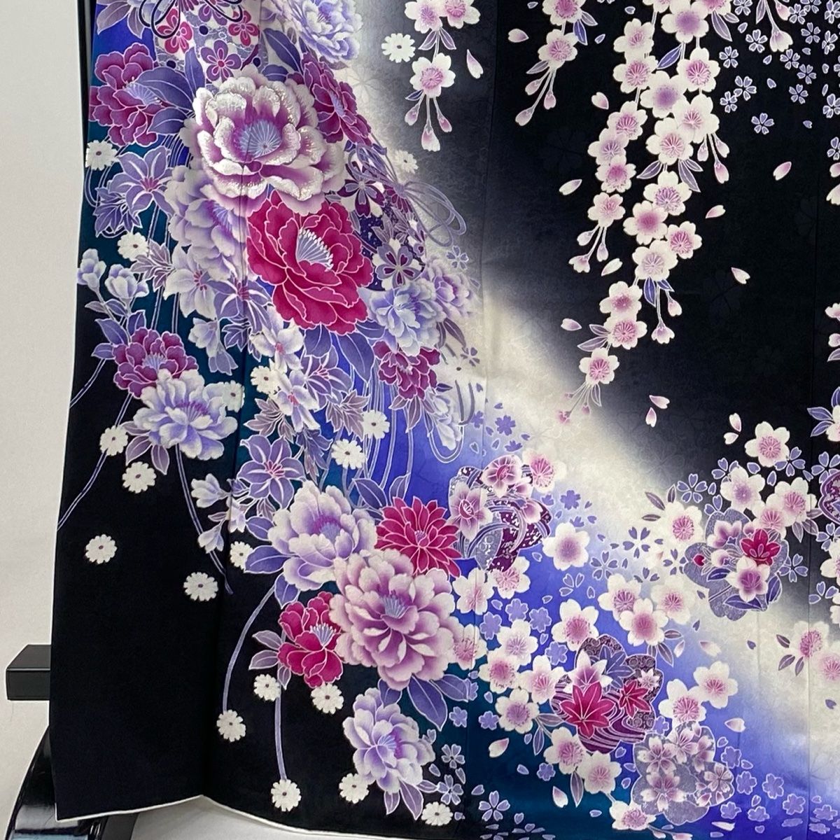 振袖 身丈172.5cm 裄丈73cm L 袷 牡丹 刺繍 箔 黒 正絹
