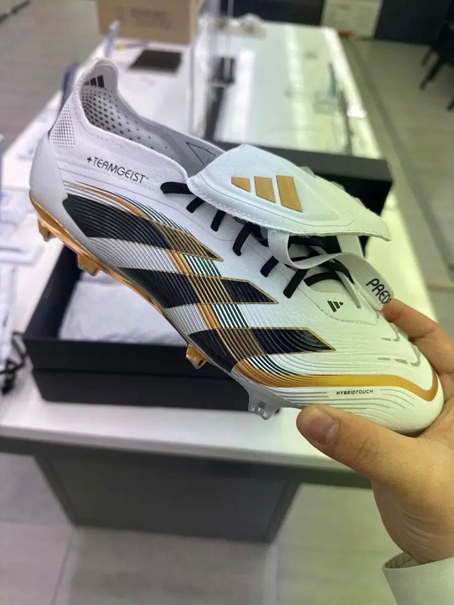 限定】アディダス プレデター ELITE FT FG チームガイスト 26cm