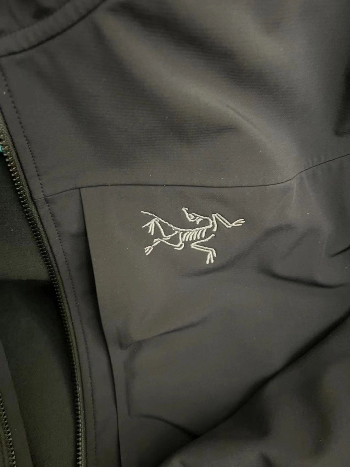 未使用 ARC'TERYX アークテリクス GAMMA シリーズ Mx HOODY ソリッドカラー ウォーム ソフトシェル フード付き フィット ジャケット アウトドア ハイキング 防水 防風 通気性 ジャケット メンズ ブラック