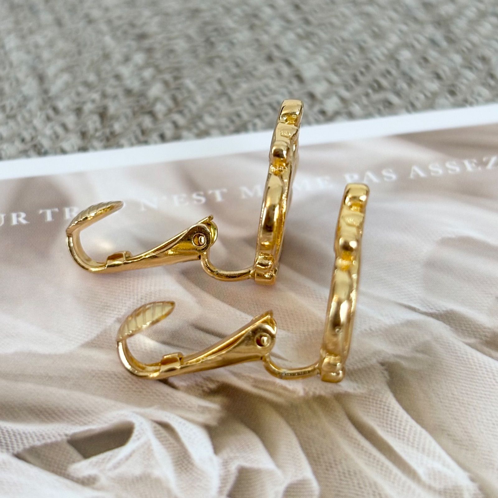 極美品】 Dior イヤリング CD 旧ロゴ エンブレム GPメッキ
