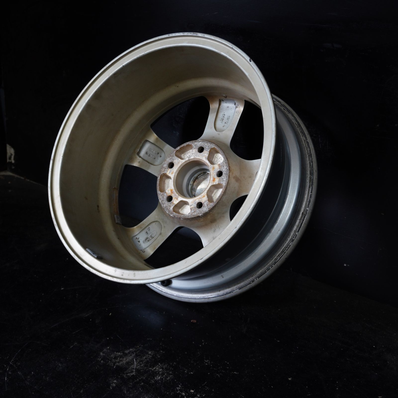 ダンロップ VIOLENTO 16×7J 38 114.3 5H 4本 アルファード ヴェルファイア ヤリスクロス デリカD5等 スタッドレス用に TRITUETUBI_COM