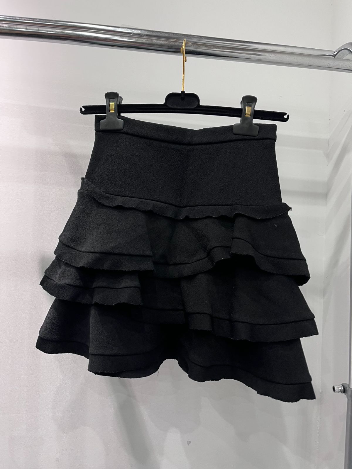 LOUIS VUITTON 112630 ルイヴィトン フリルミニスカート 黒 サイズ 32 1AFYYP スカート D25072299