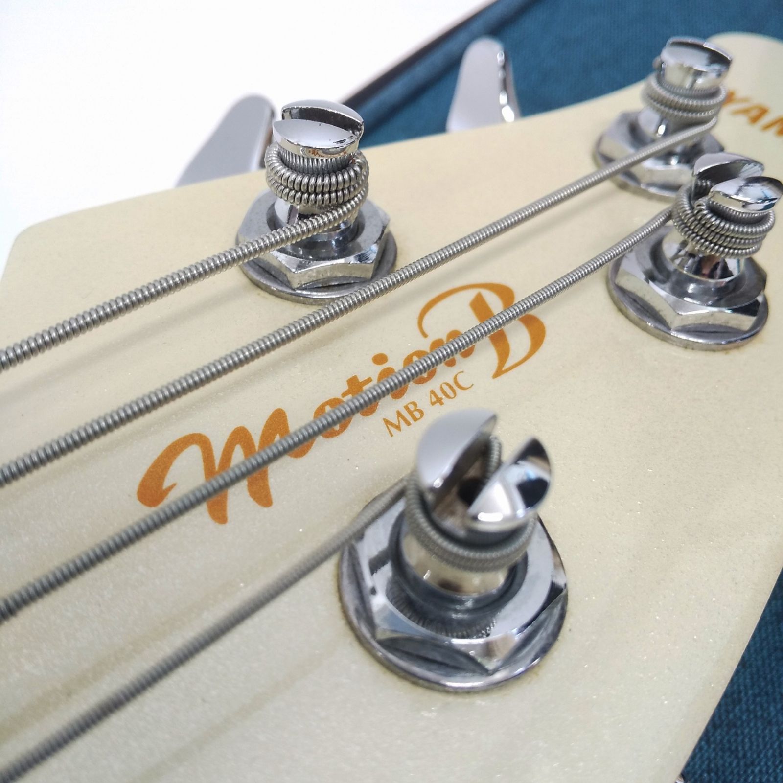 Yamaha Motion B MB-40C ホワイト エレキベース