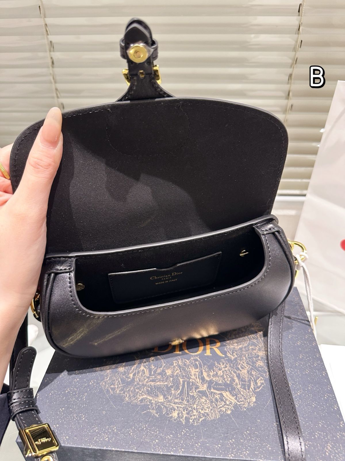 正規店買付★DIOR ニューディオールボビーミニバッグ DIOR | New Dior Bobby ミニバッグ ボックスカーフスキン