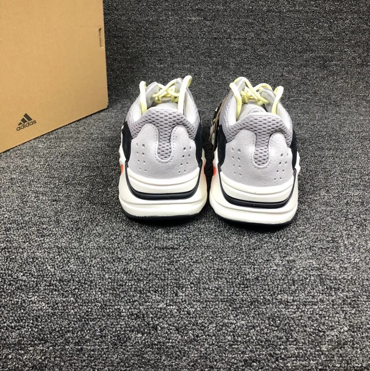 新品未使用 B75571 男女兼用 adidas YEEZY Boost 700 