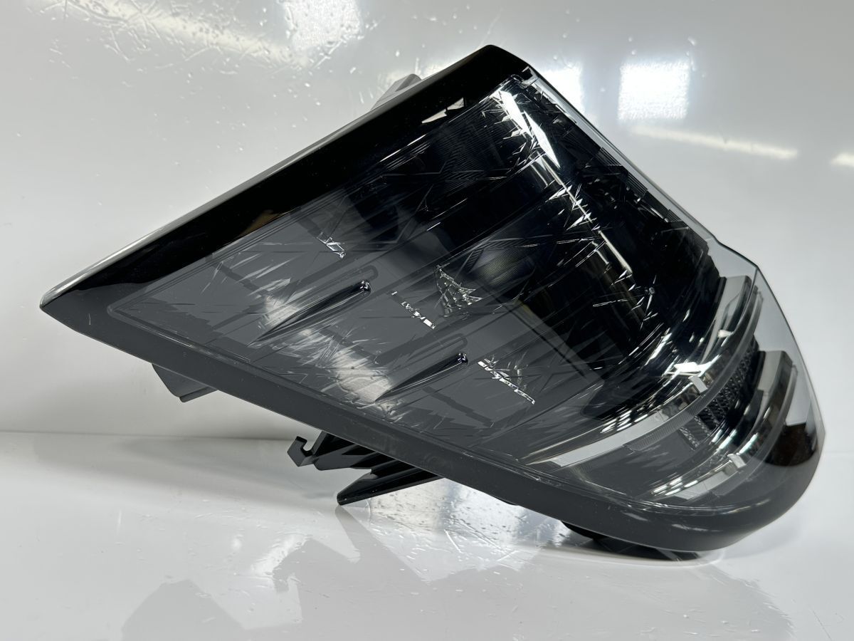 破損キズなし 低走行 90系 ヴォクシー MZRA90W ZWR90W ZWR95W 純正 左テールランプ テールライト LED 81561-V1020 V1-8 BL 管理29957