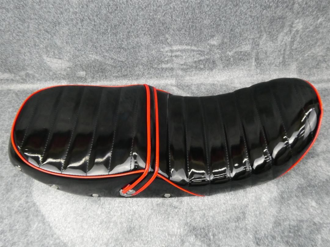 ＧＰＺ４００Ｆ　黒　赤　エナ　鋲　打ち　タックロール　シート/ あんこ抜き GPZ400F 黒 赤 エナ 鋲 打ち タックロール シート/ あんこ抜き
