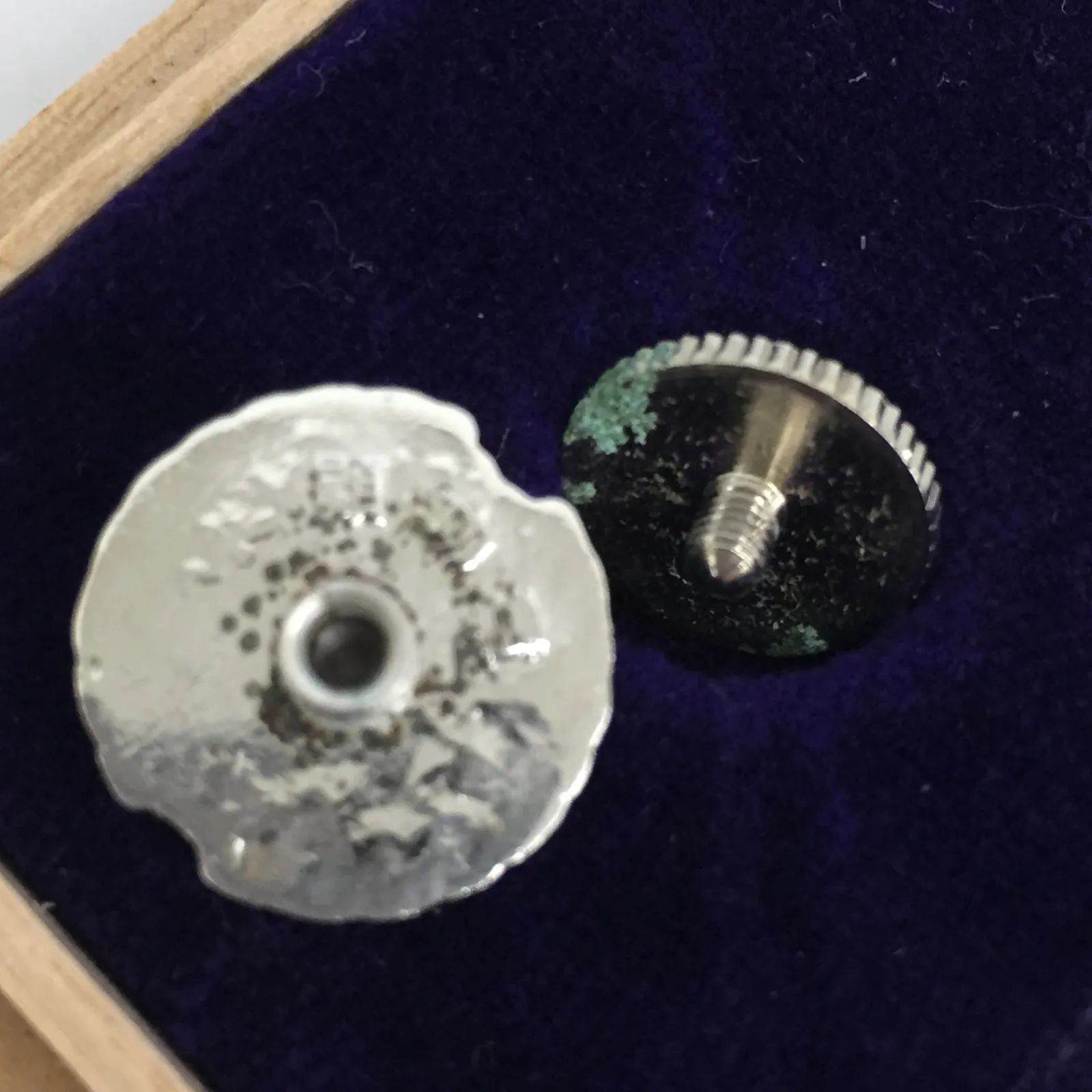 711.純銀盃☆ピンバッジ☆社章☆日本通運☆木箱付き 711.純銀盃