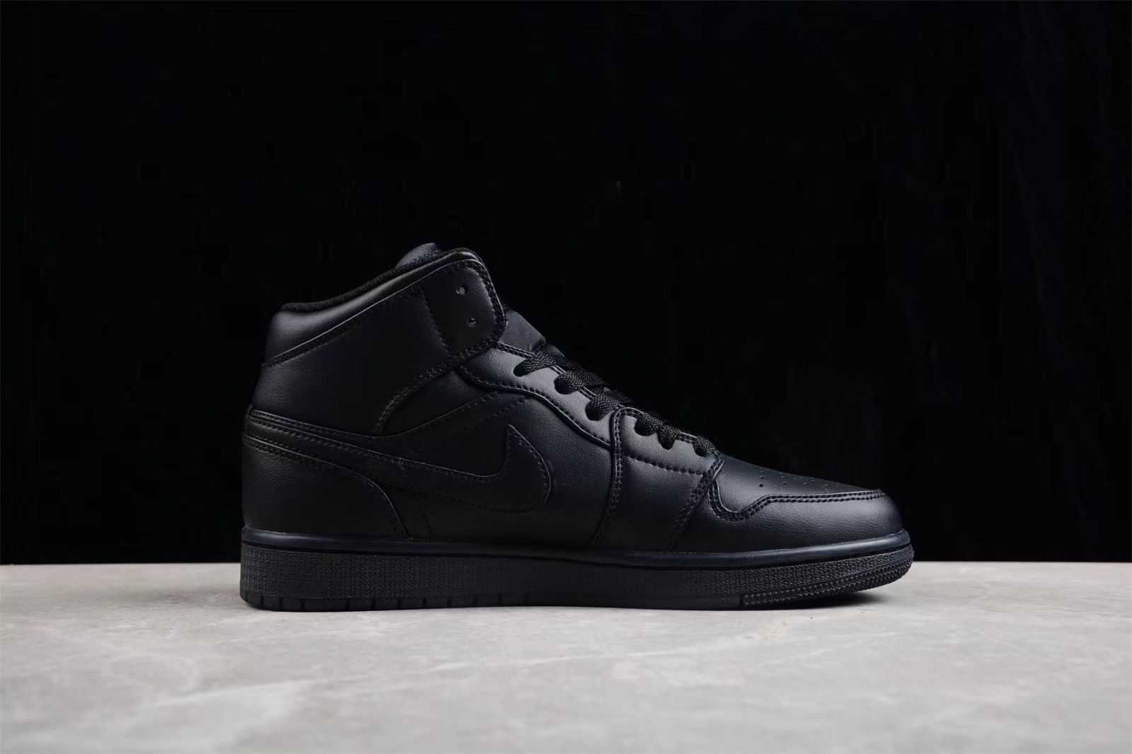 NIKE Air Jordan 1 エアジョーダン mid triple black