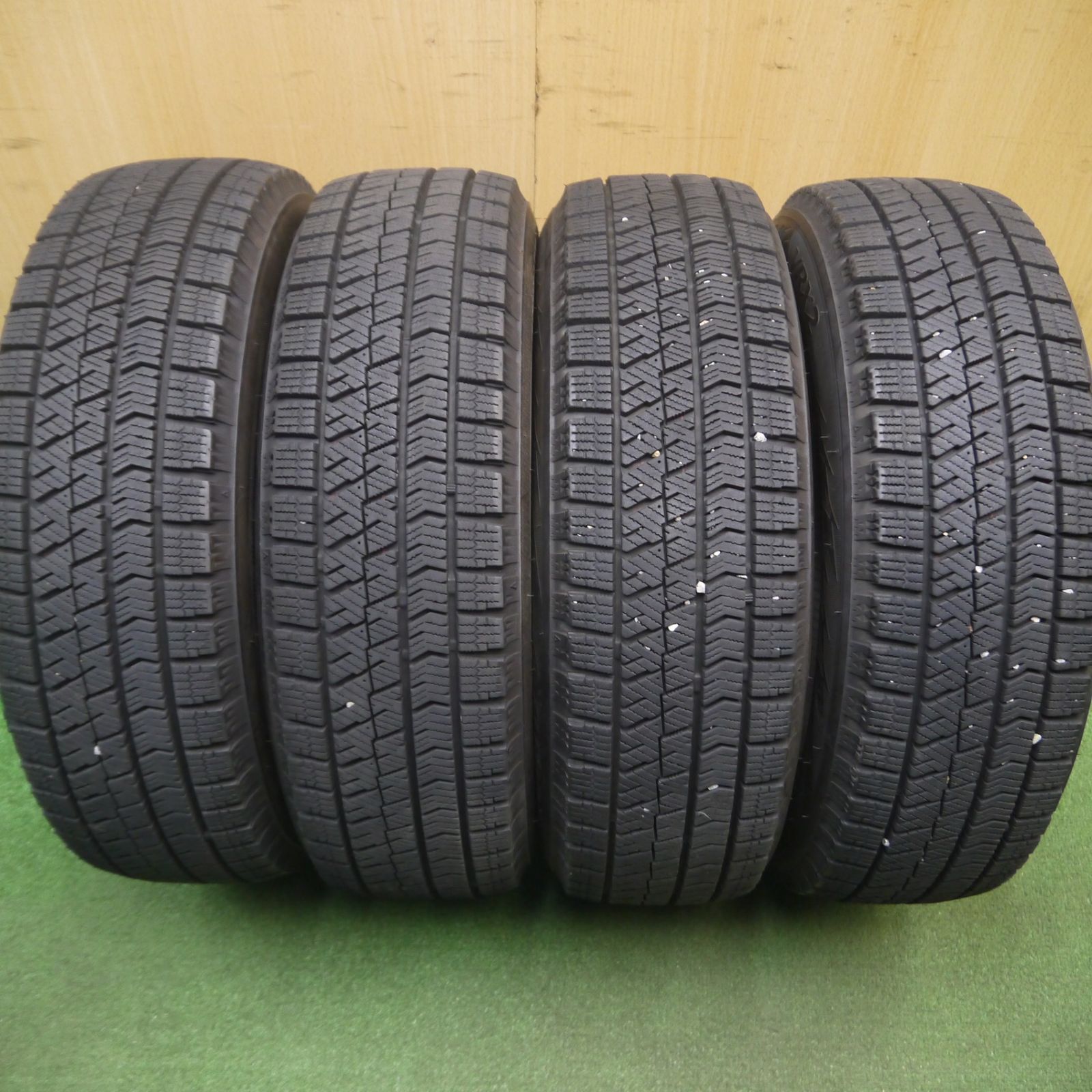 [送料無料] バリ溝！21年！9分★スタッドレス 155/65R13 ブリヂストン ブリザック VRX2 タイヤ 13インチ ワゴンR ムーブ ライフ ラパン アルト 等★5022508Hスタ