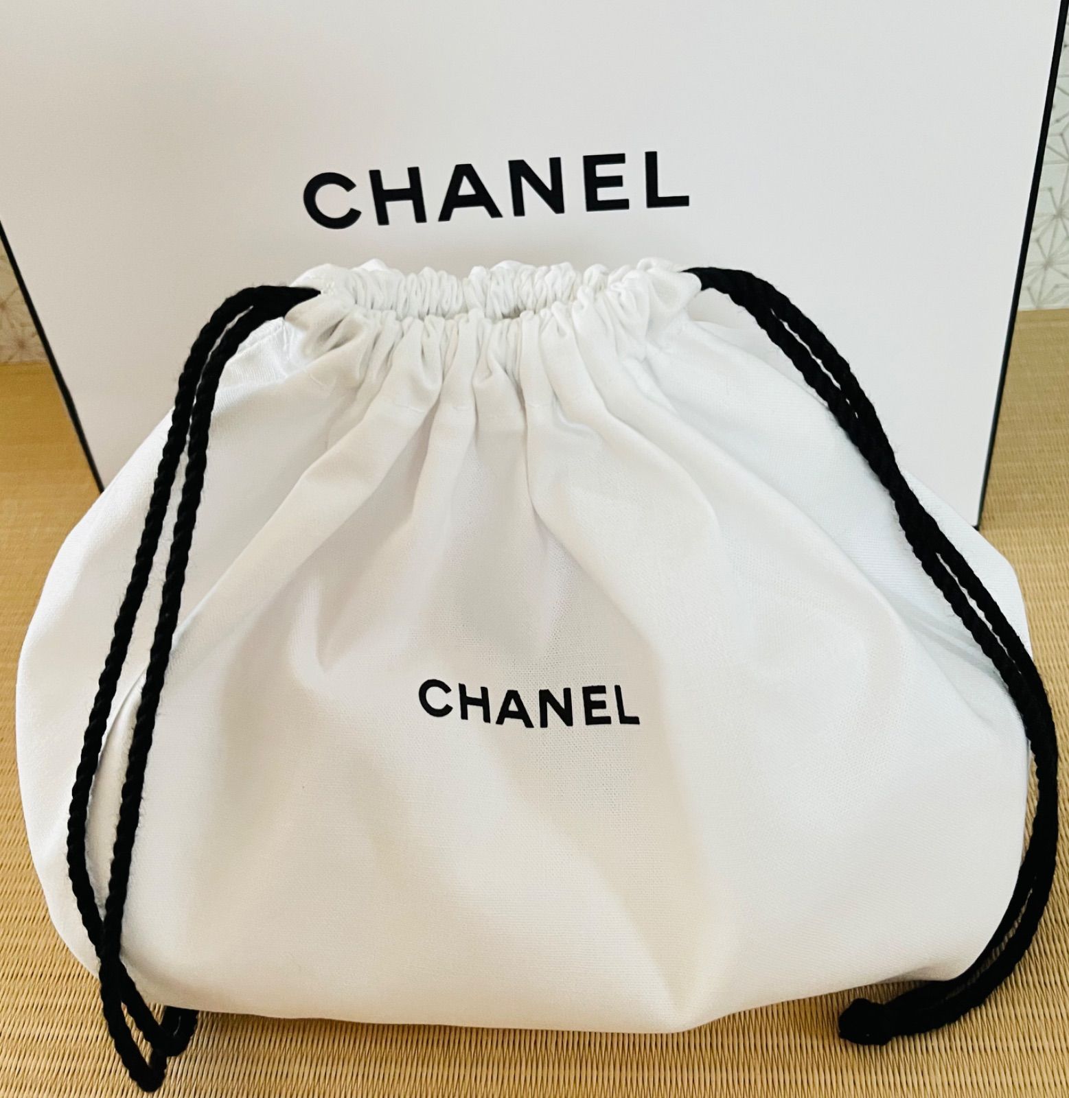 匿名配送 数量限定 CHANEL シャネル ノベルティ 巾着 ポーチ 白&黒