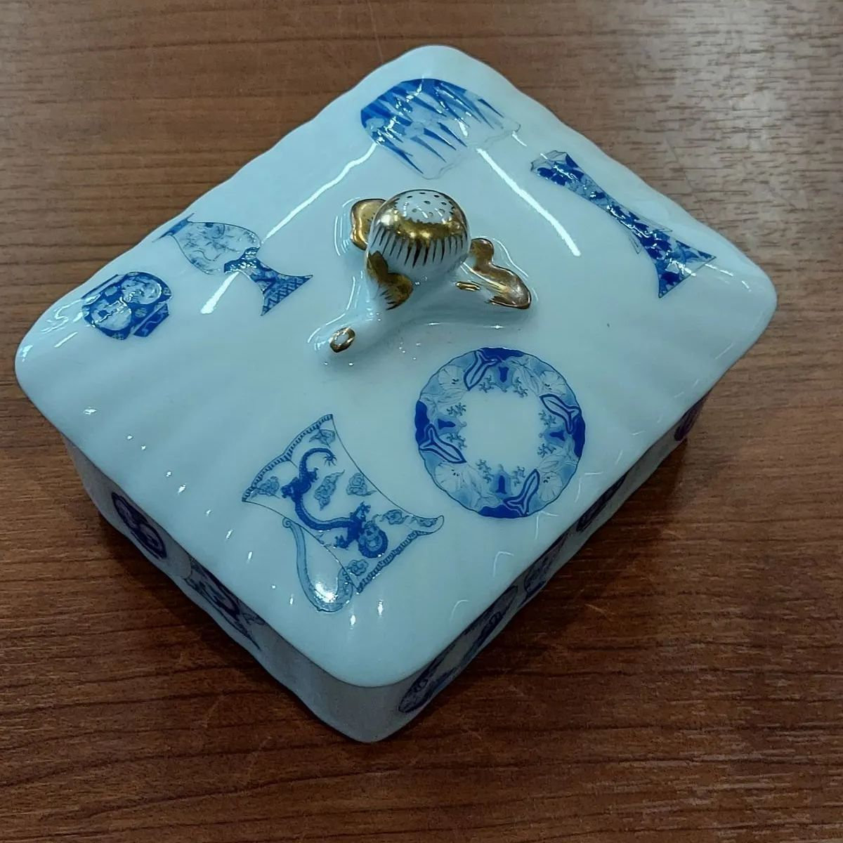 深川製磁 ブルーチャイナジュエリーボックス
